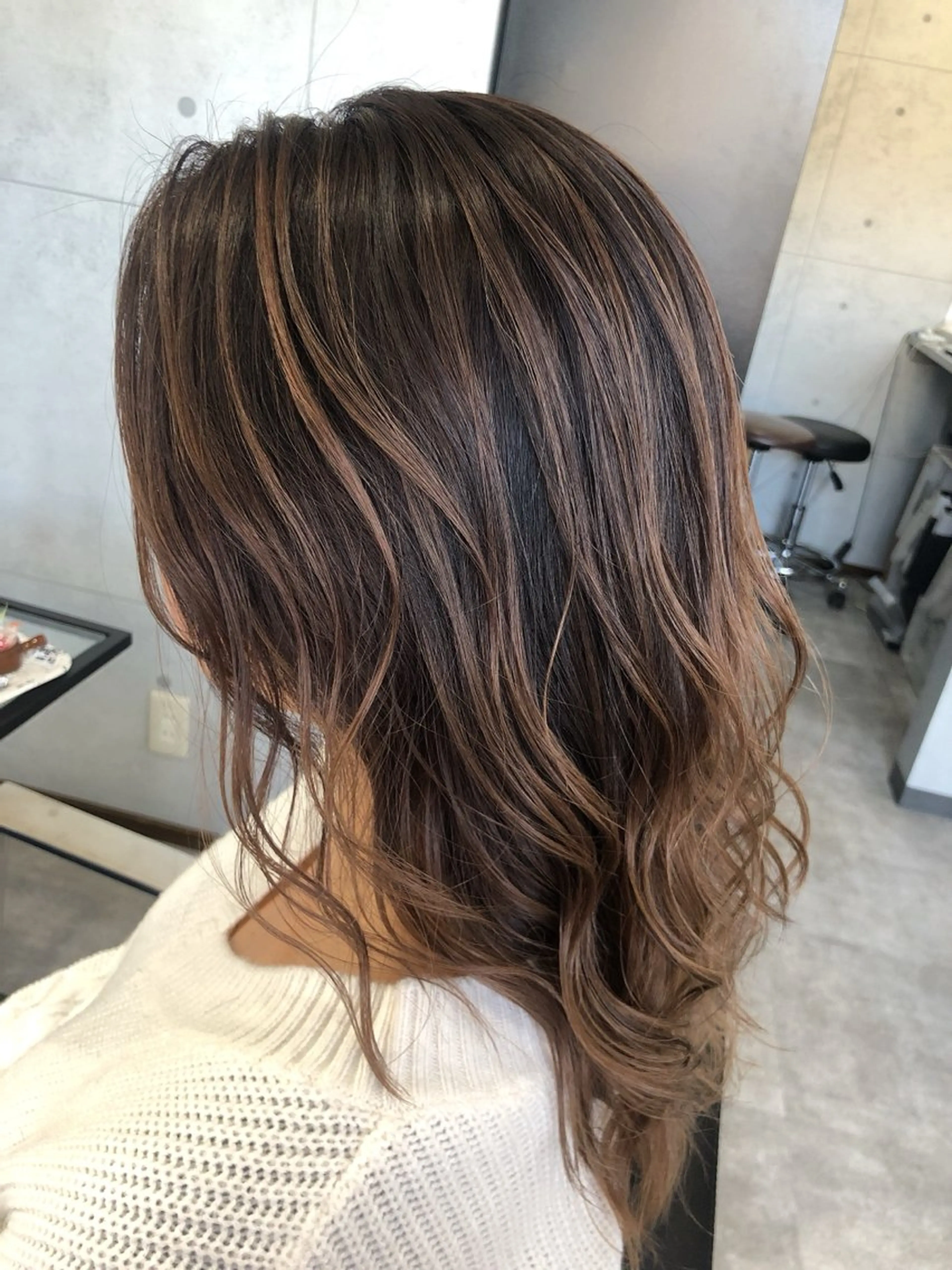 セミロング ボブ くびれヘア くせ毛 髪質改善 切りっぱなしロブ カット ヘアカラー REVE所属・REVE 【外国人風カラー】のヘアスタイル