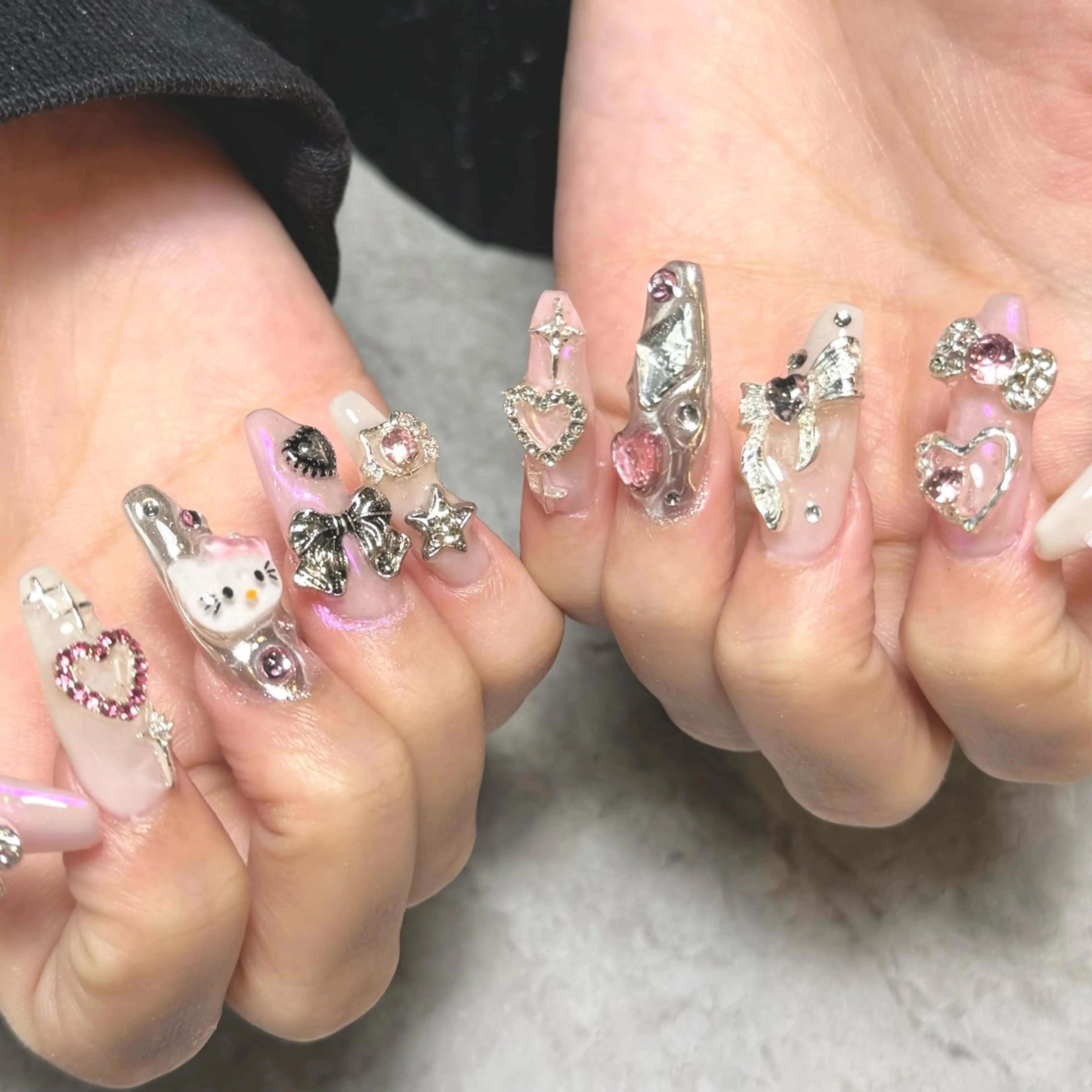 ネイル キラキラネイル ミラーネイル リボン ハンドネイル Nail Salon Lillion【リリオン】所属・lillion karenのネイルデザイン