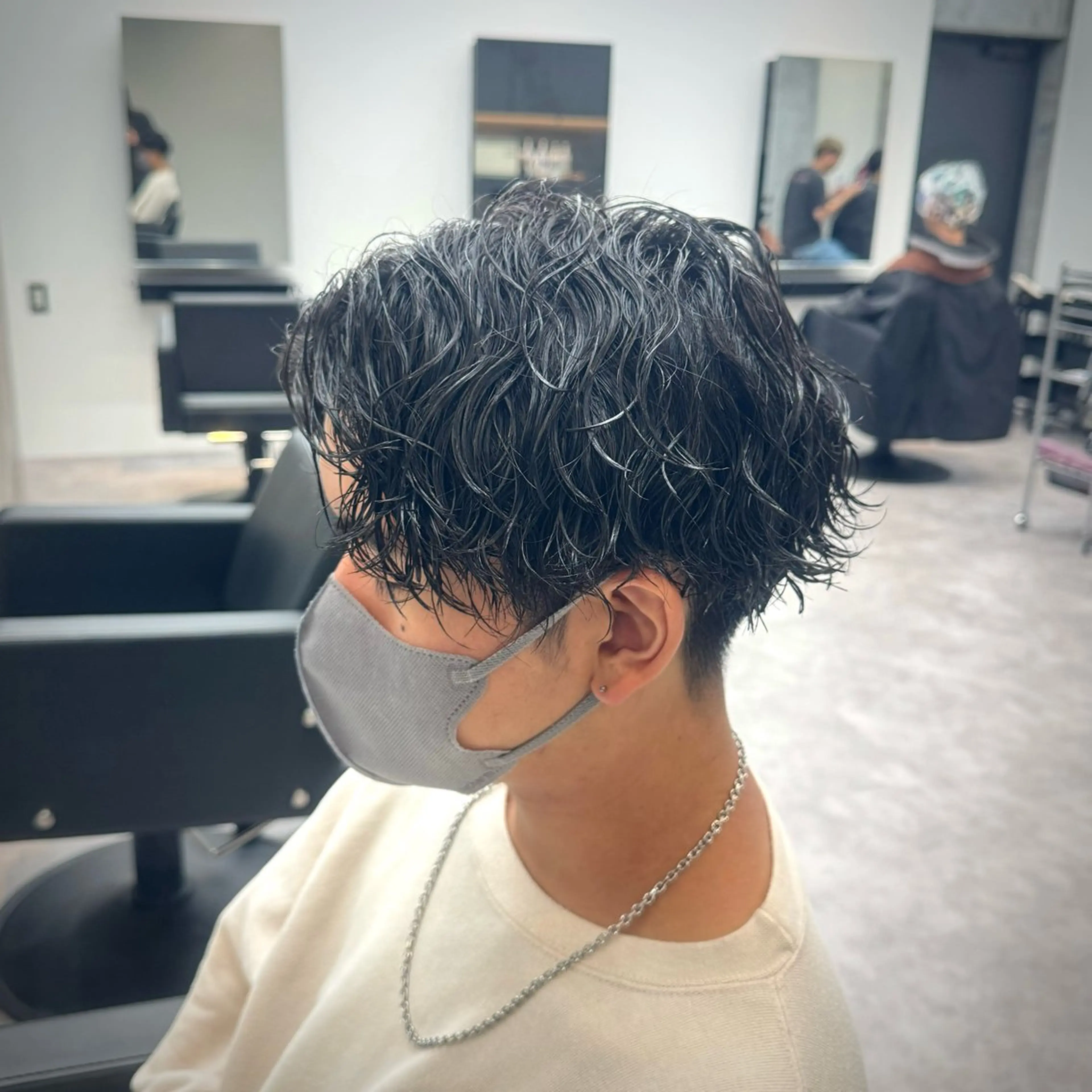 ショート パーマ メンズ 波巻きパーマ カット パーマ men's hair salon First藤沢店所属・ツイスパ/波巻き/ サーフ/嶋田就斗のヘアスタイル