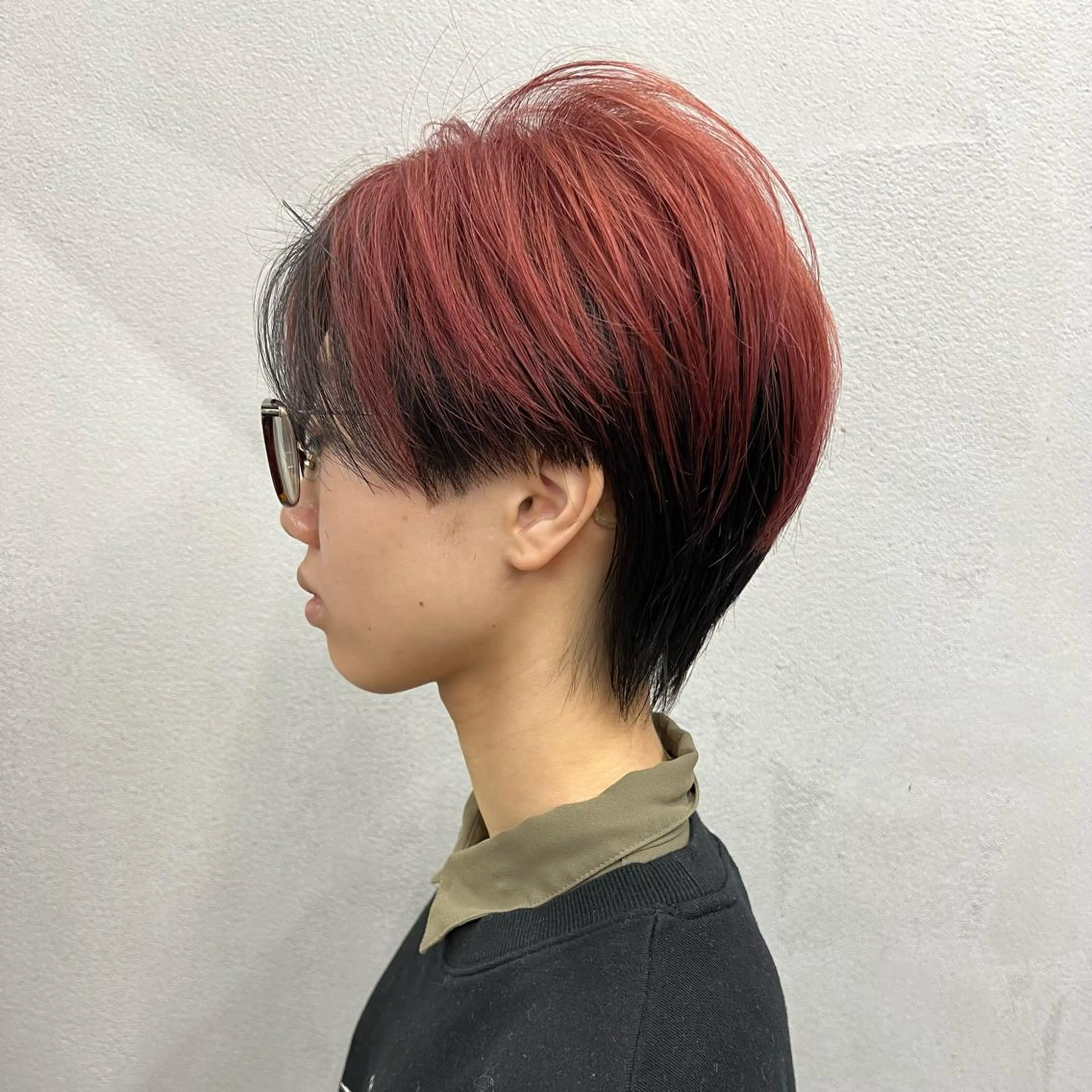 ショート カラー 黒髪 レッドカラー ショートヘア ウルフカット カット トリートメント お顔まわりカット🌱 emo.村松泉綺のヘアスタイル