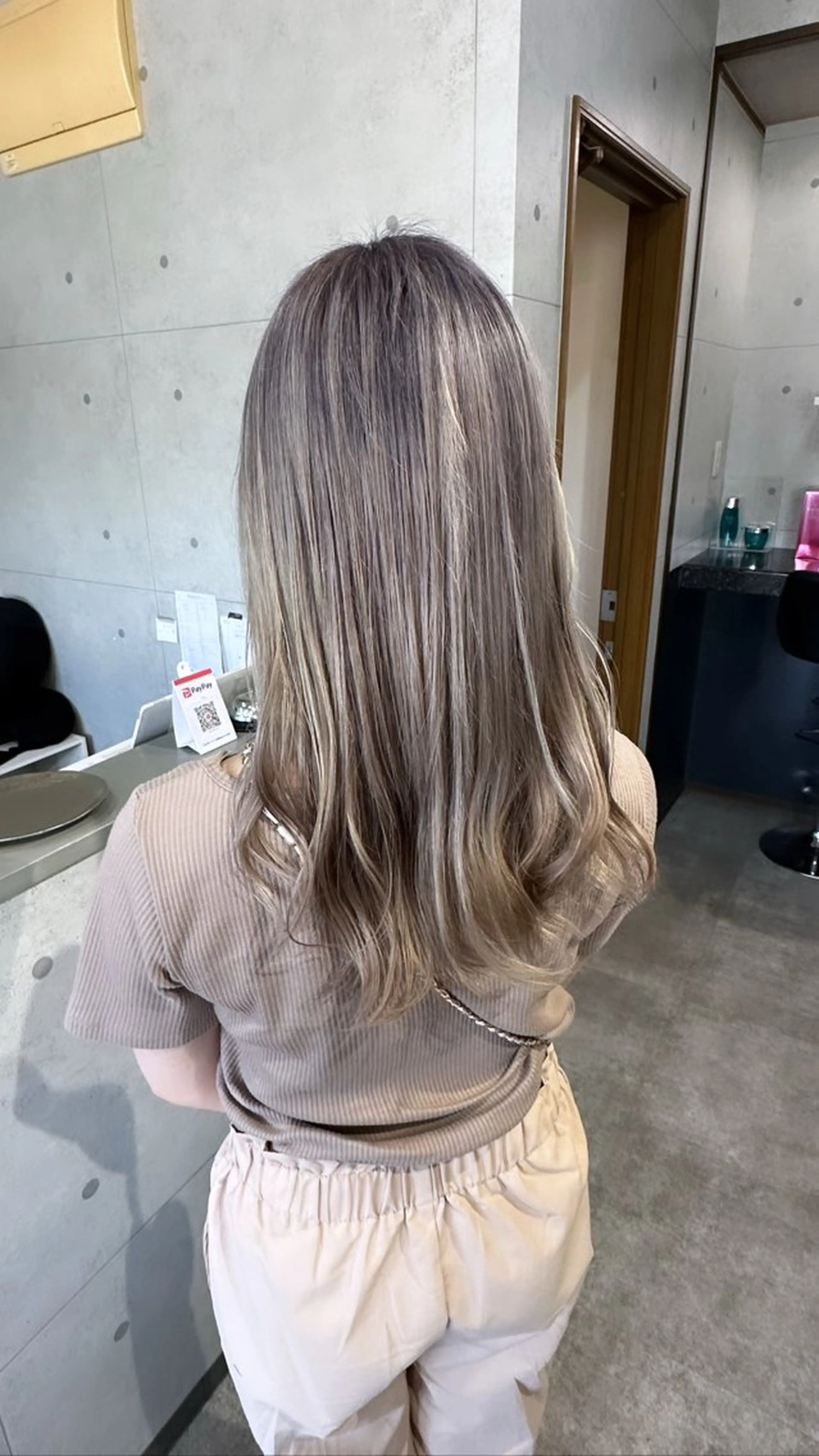 セミロング ボブ くびれヘア くせ毛 髪質改善 切りっぱなしロブ カット ヘアカラー REVE所属・REVE 【外国人風カラー】のヘアスタイル