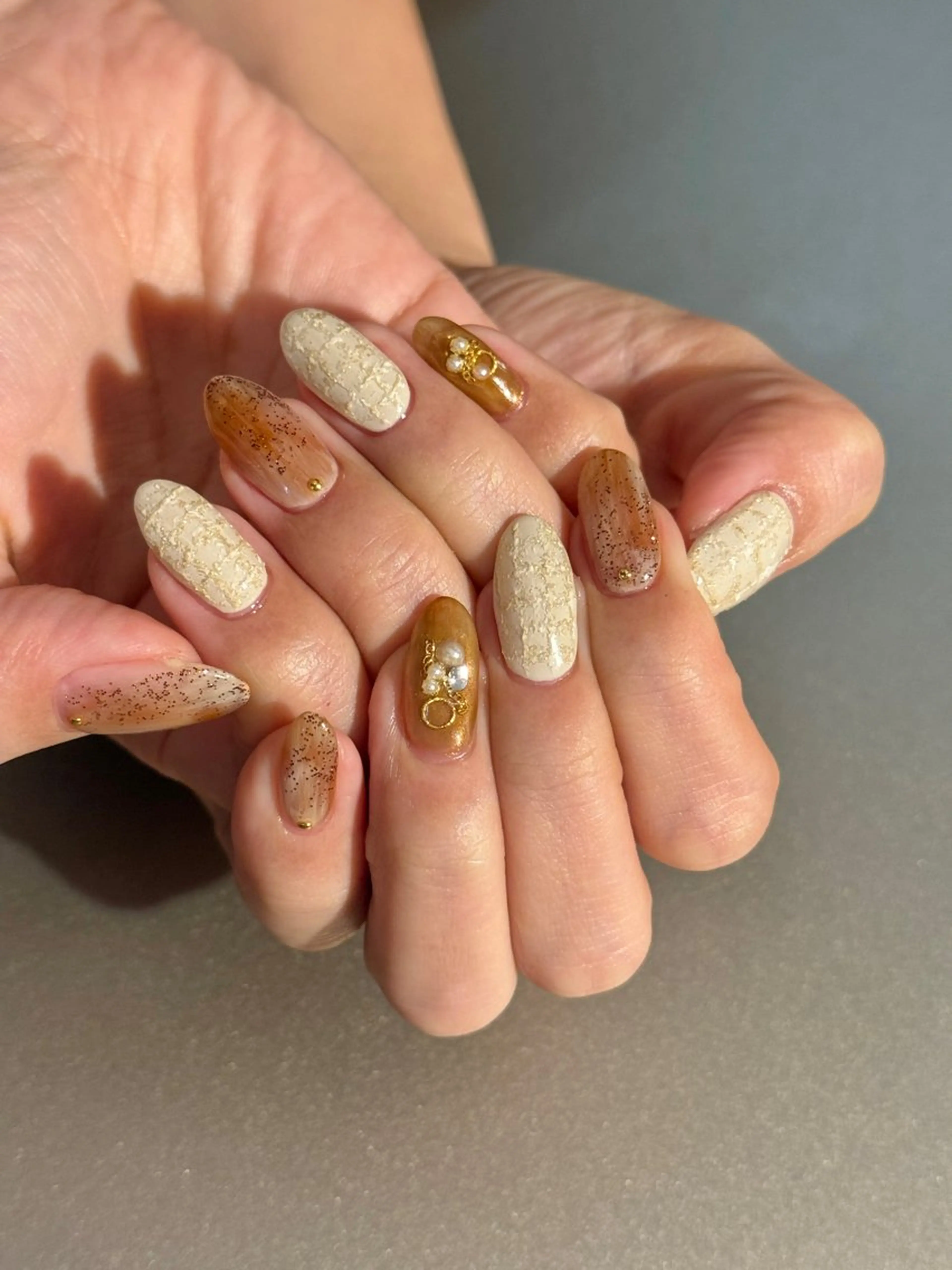 ネイル ブラウン ゴールド ツイードネイル 冬ネイル ハンドネイル 深田 美雪のネイルデザイン