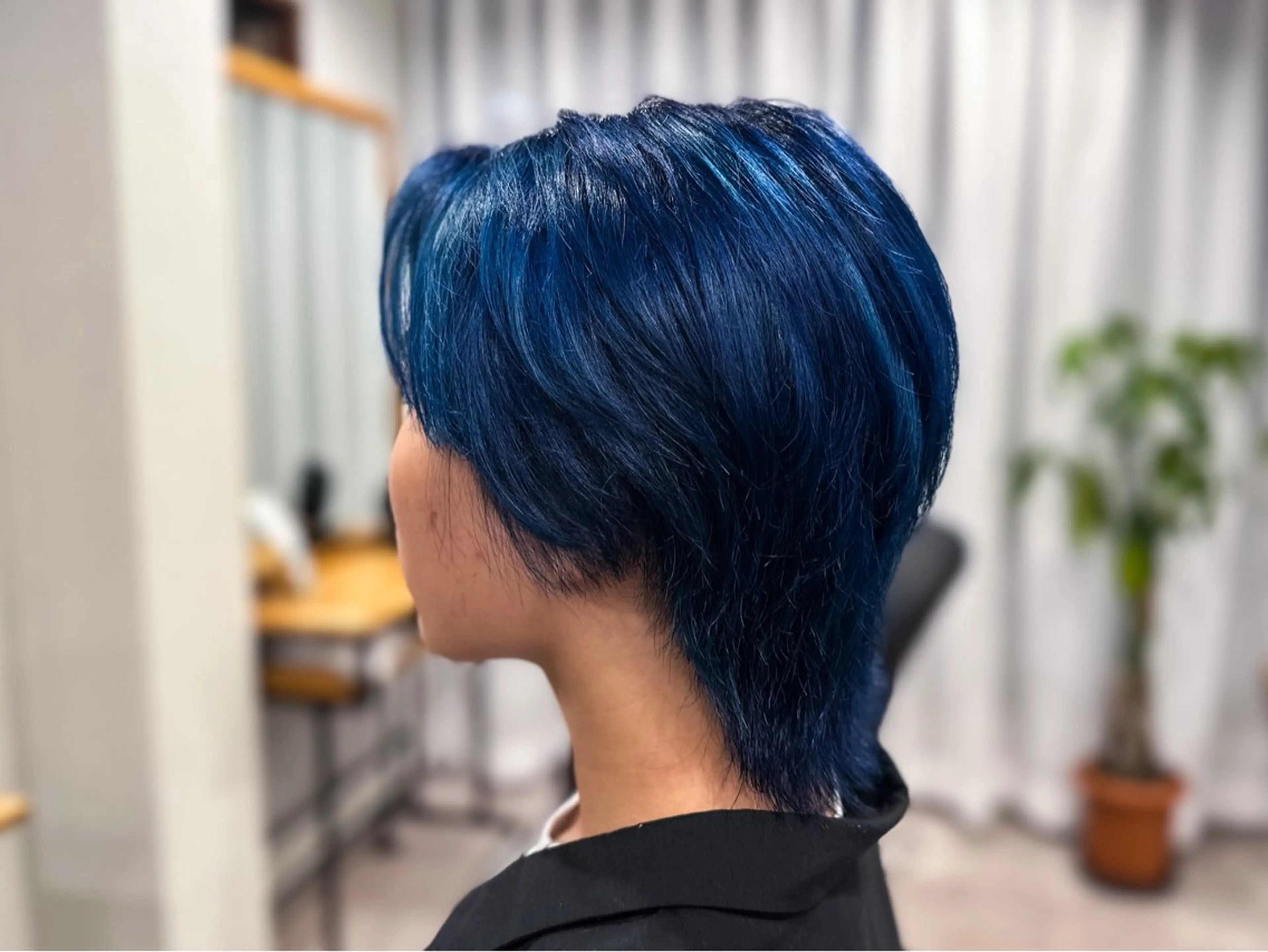 ミディアム カラー ブルーカラー ネイビーカラー affect 上大岡所属・《ブリーチカラー / 縮毛矯正》坂本爽のヘアスタイル