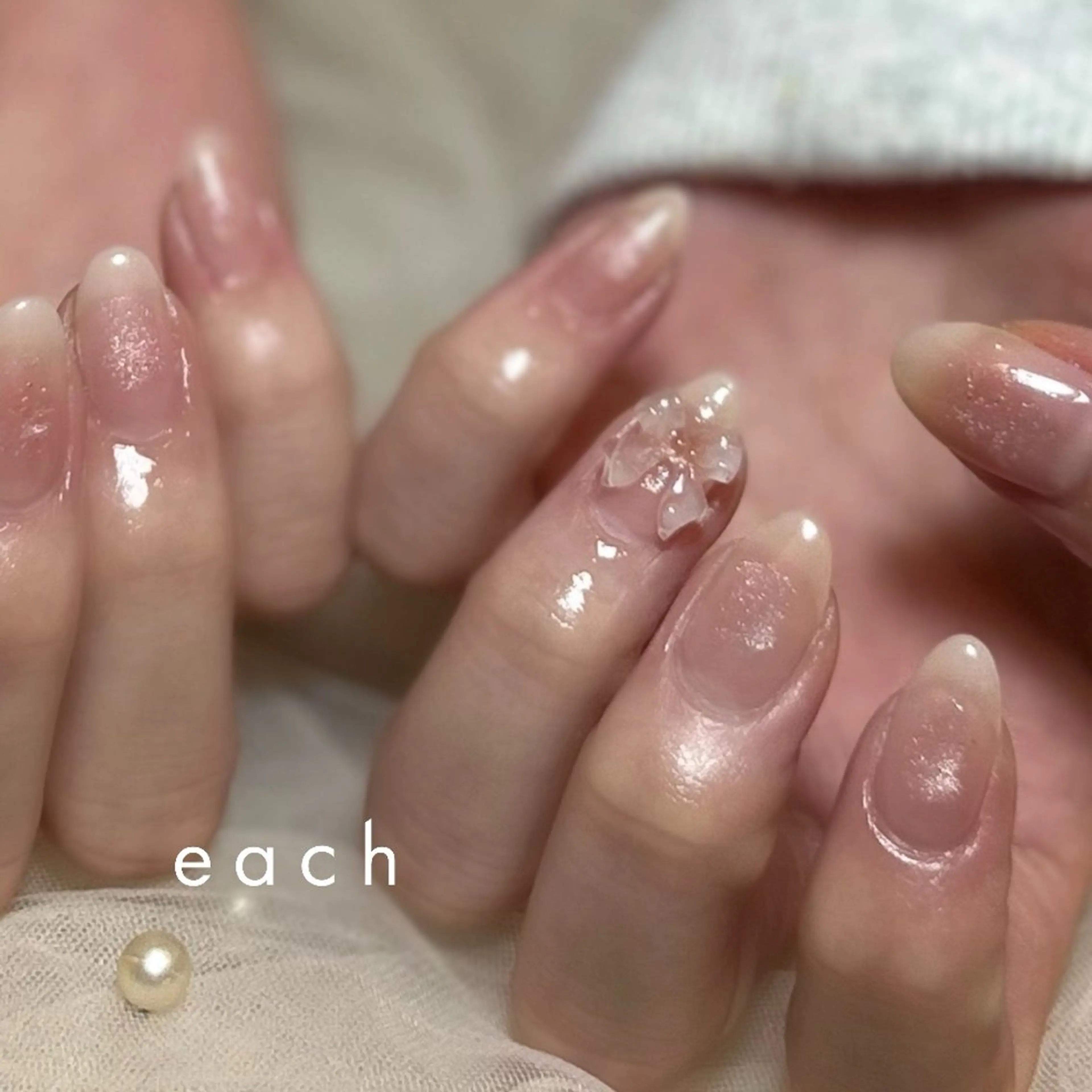 ネイル チークネイル ハンドネイル 𝒆𝒂𝒄𝒉 kanako 🕊のネイルデザイン