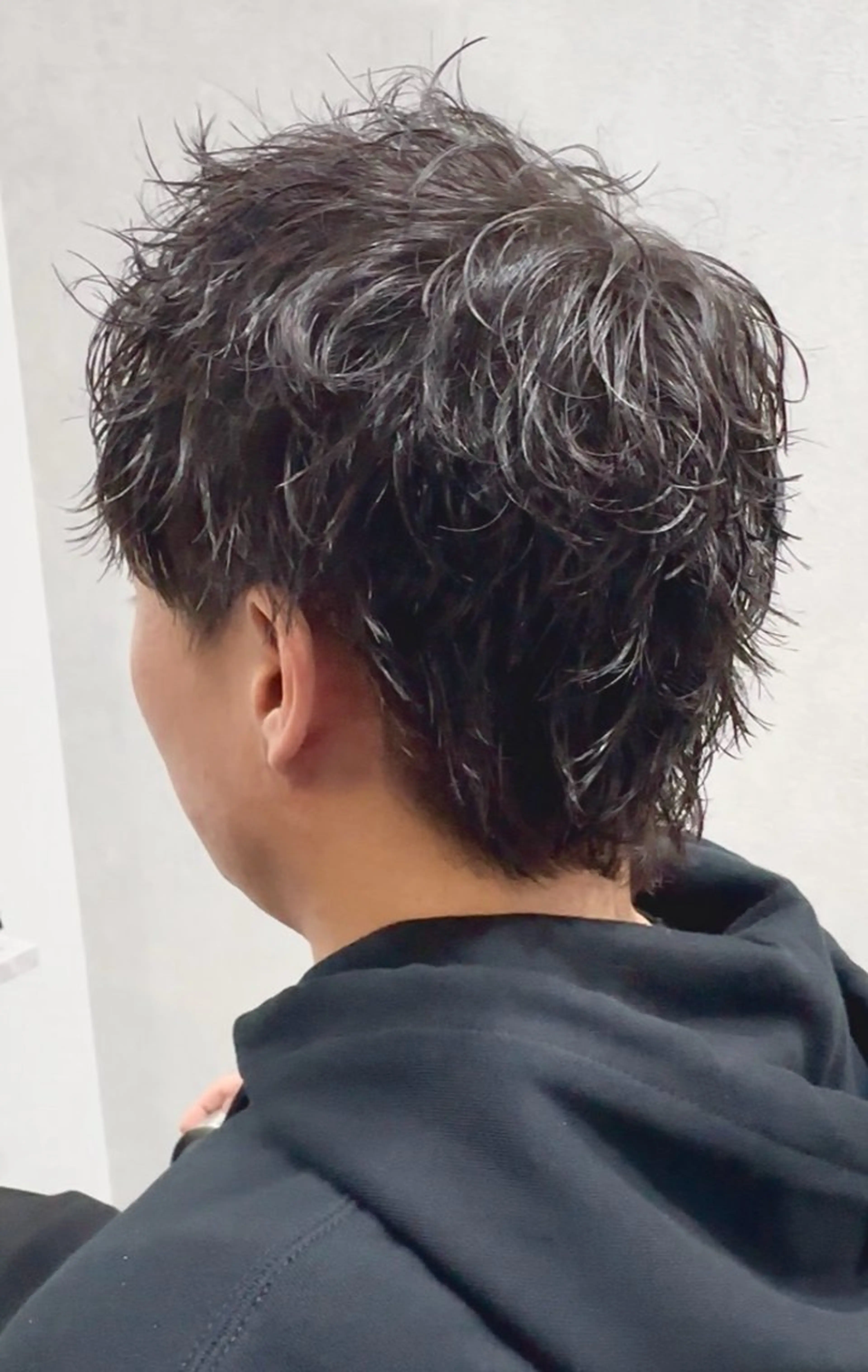 メンズ アップバング メンズブリーチ センターパート フェザーパーマ メンズハイライト 山口稜太 ／波巻きパーマ/艶髪のヘアスタイル
