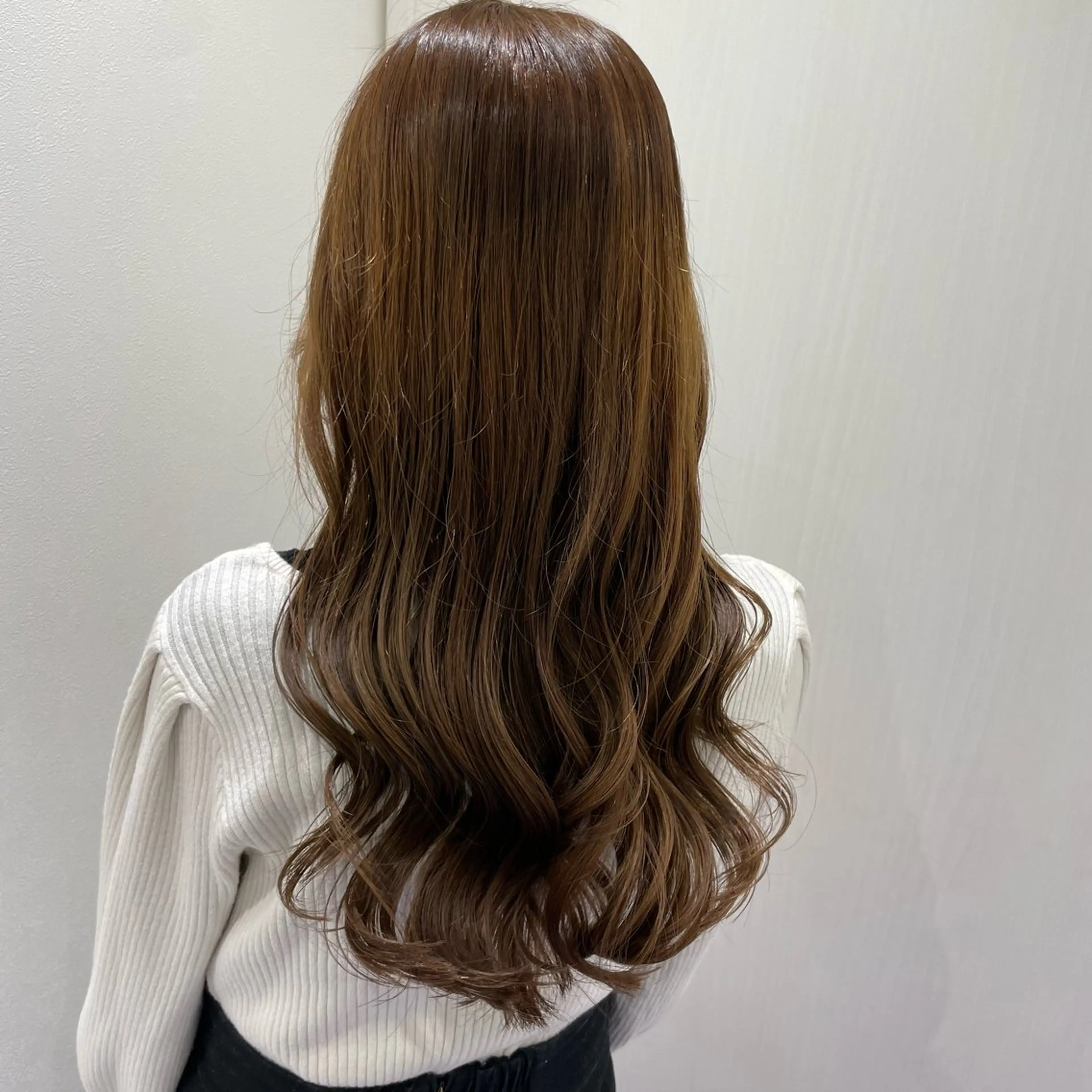ロング カラー 岩本 彩花のヘアスタイル