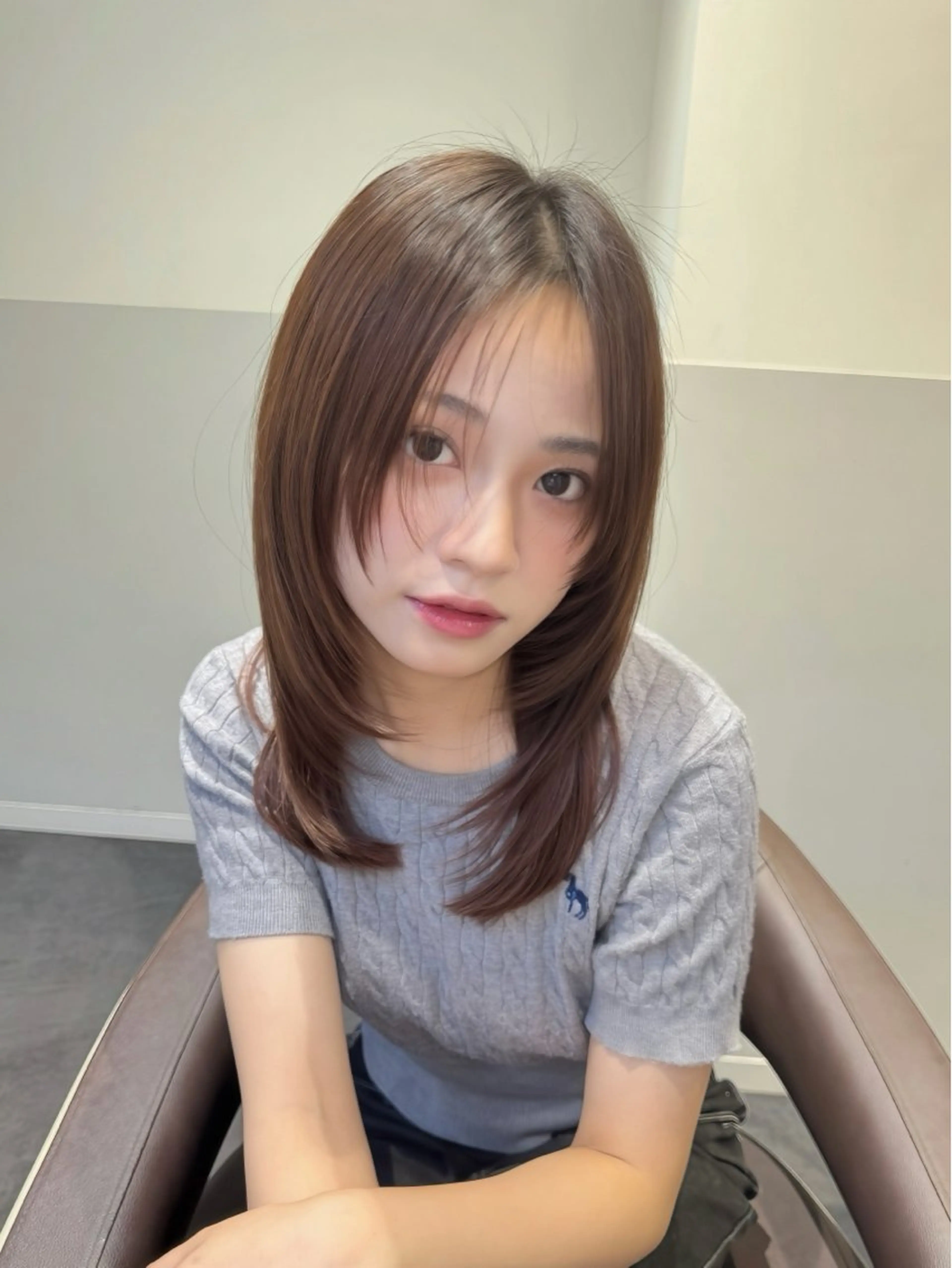 セミロング カラー ブラウンカラー 透明感カラー 顔周りカット レイヤーカット 似合わせカット カット ヘアカラー トリートメント SALOWIN新宿三丁目【サロウィン】所属・レイヤー/髪質改善 /透明感カラー青木のヘアスタイル