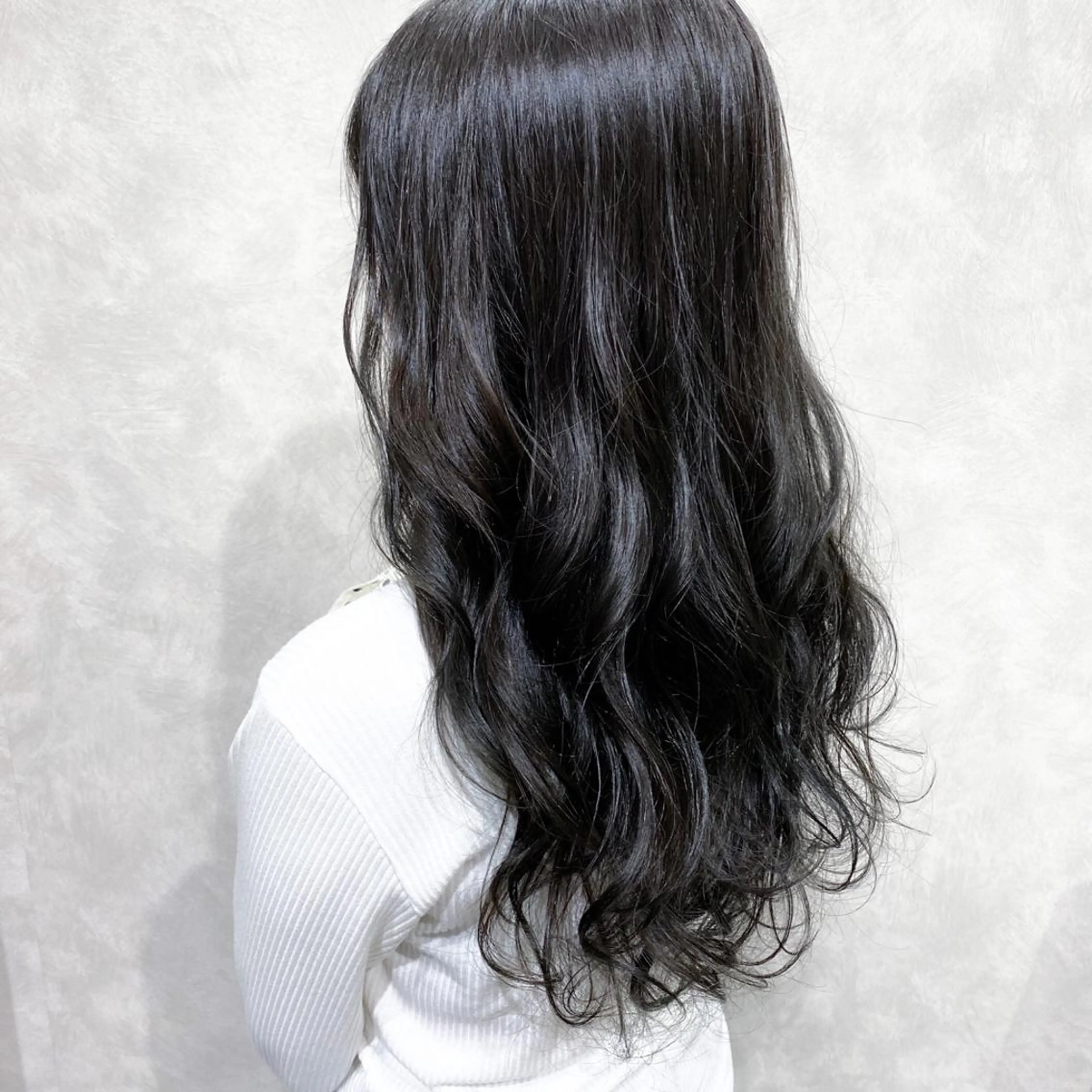 セミロング カラー 黒髪 グレーブラック ヘアカラー トリートメント Meena by urban所属・丹羽 隼人/髪質改善 /韓国ヘア🇰🇷のヘアスタイル
