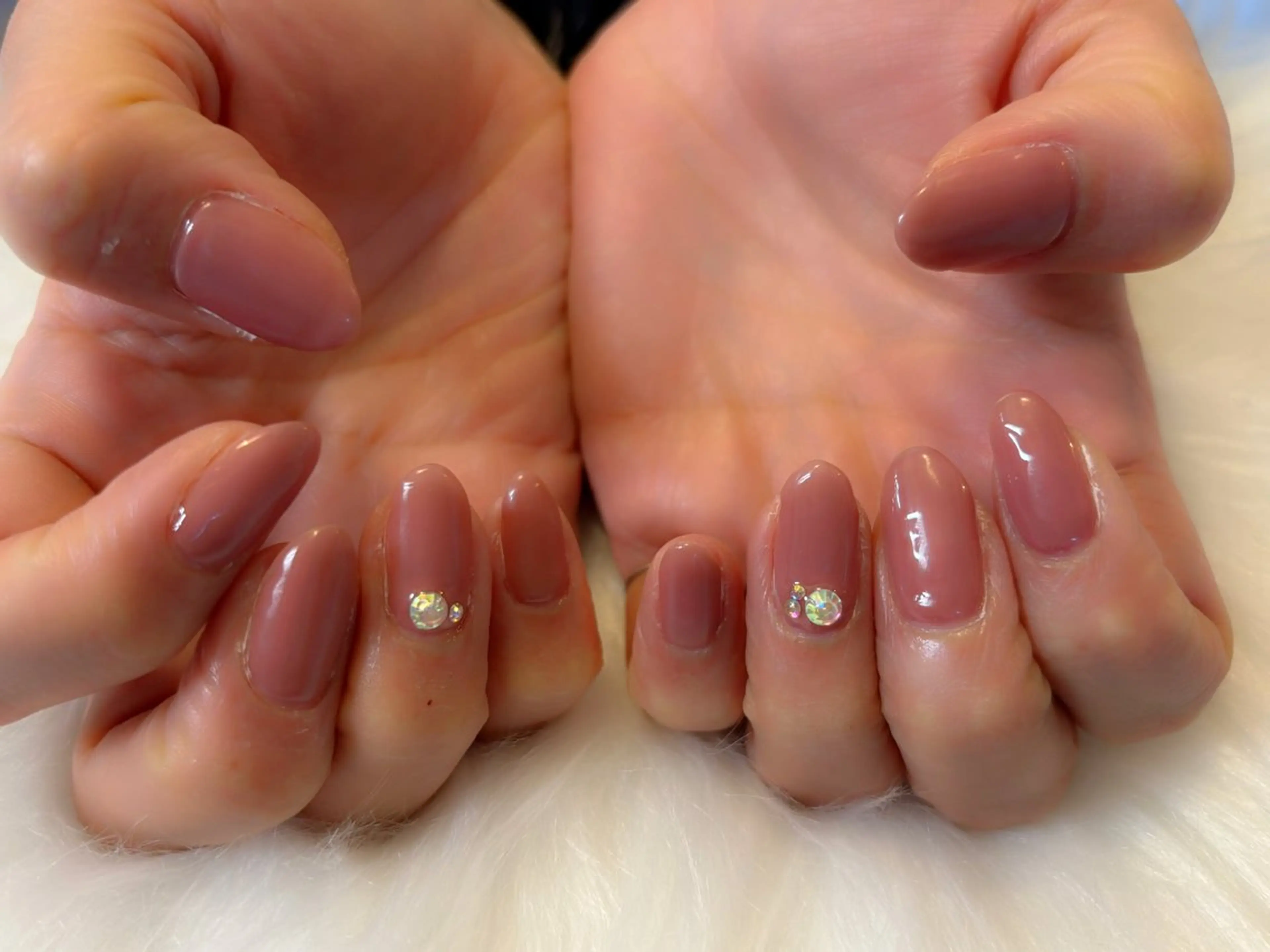 ネイル ワンカラーネイル ストーンネイル komohana salon🌺のネイルデザイン