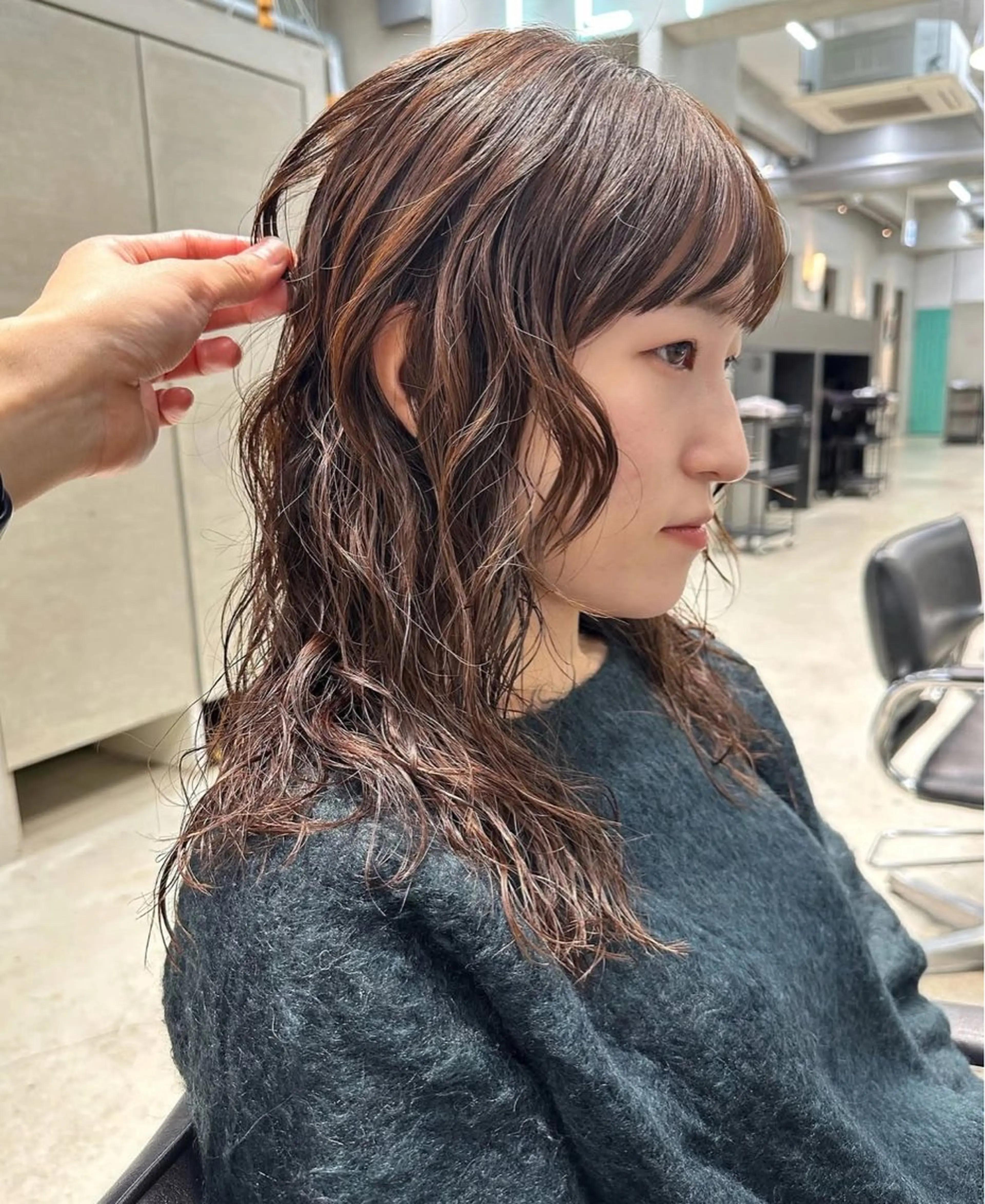 セミロング パーマ セミロングパーマ 顔まわりレイヤー レイヤーカット ニュアンスパーマ カット パーマ トリートメント 榛地 渉馬のヘアスタイル