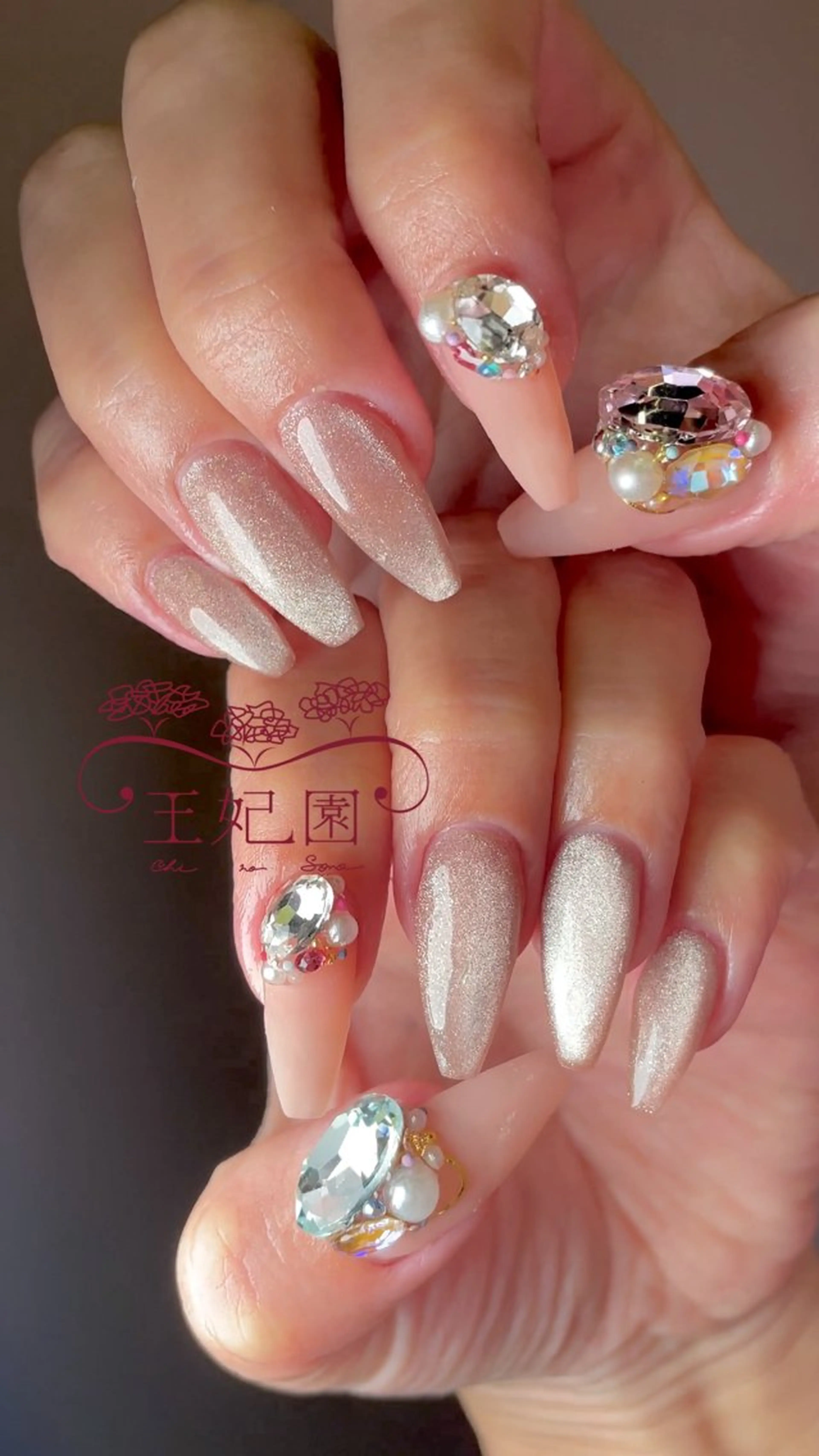 ネイル フレンチネイル ガラスフレンチ 氷ネイル・うるうるネイル キラキラネイル 冬ネイル nail salon王妃の園所属・王妃の園 ohinosonoのネイルデザイン