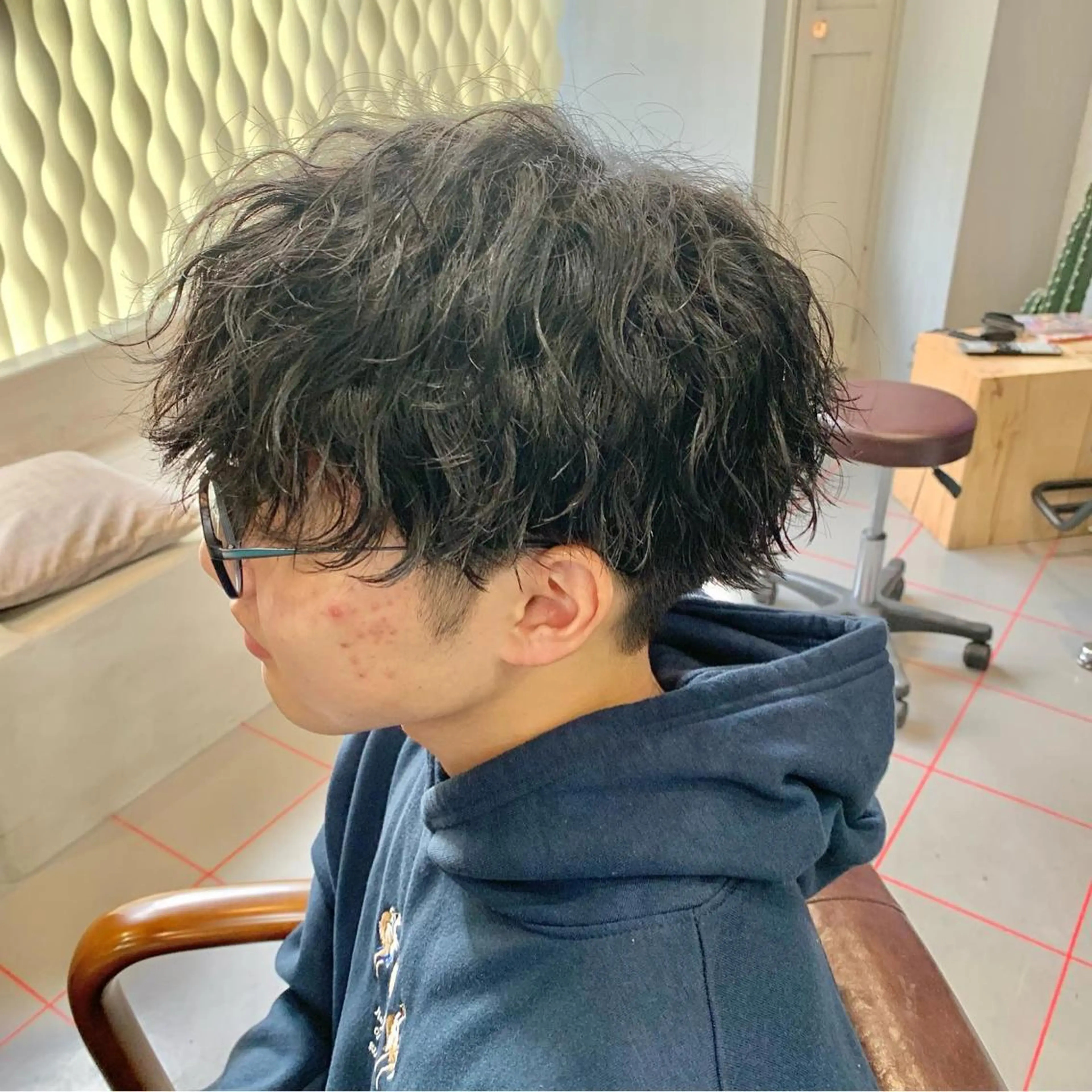 ショート パーマ メンズ メンズパーマ 波巻きパーマ メンズサロン　アソビ所属・【扱いやすいパーマ】 眞鍋拓己のヘアスタイル