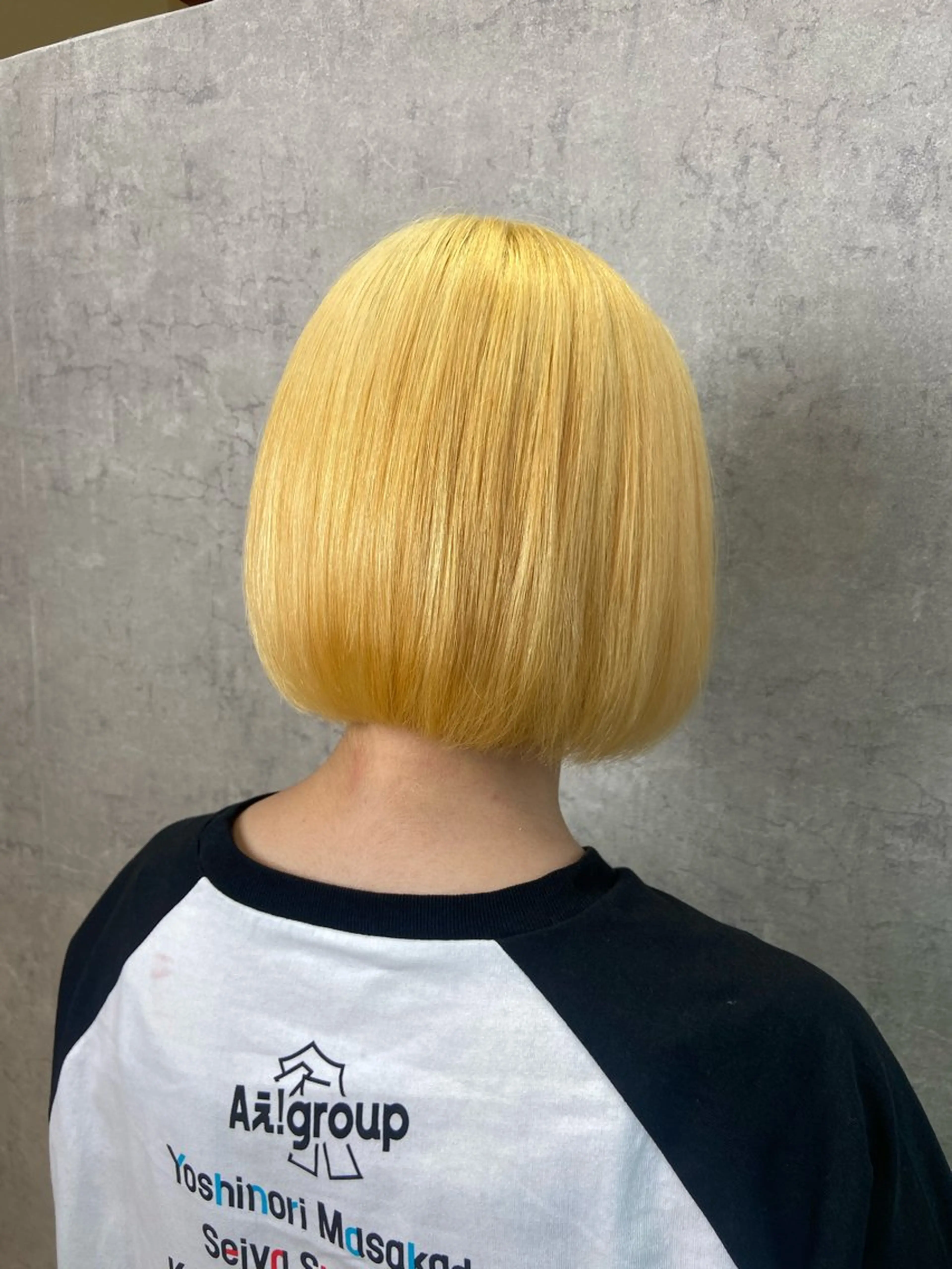 カラー ブリーチ Hirona ベージュ/暖色カラーのヘアスタイル