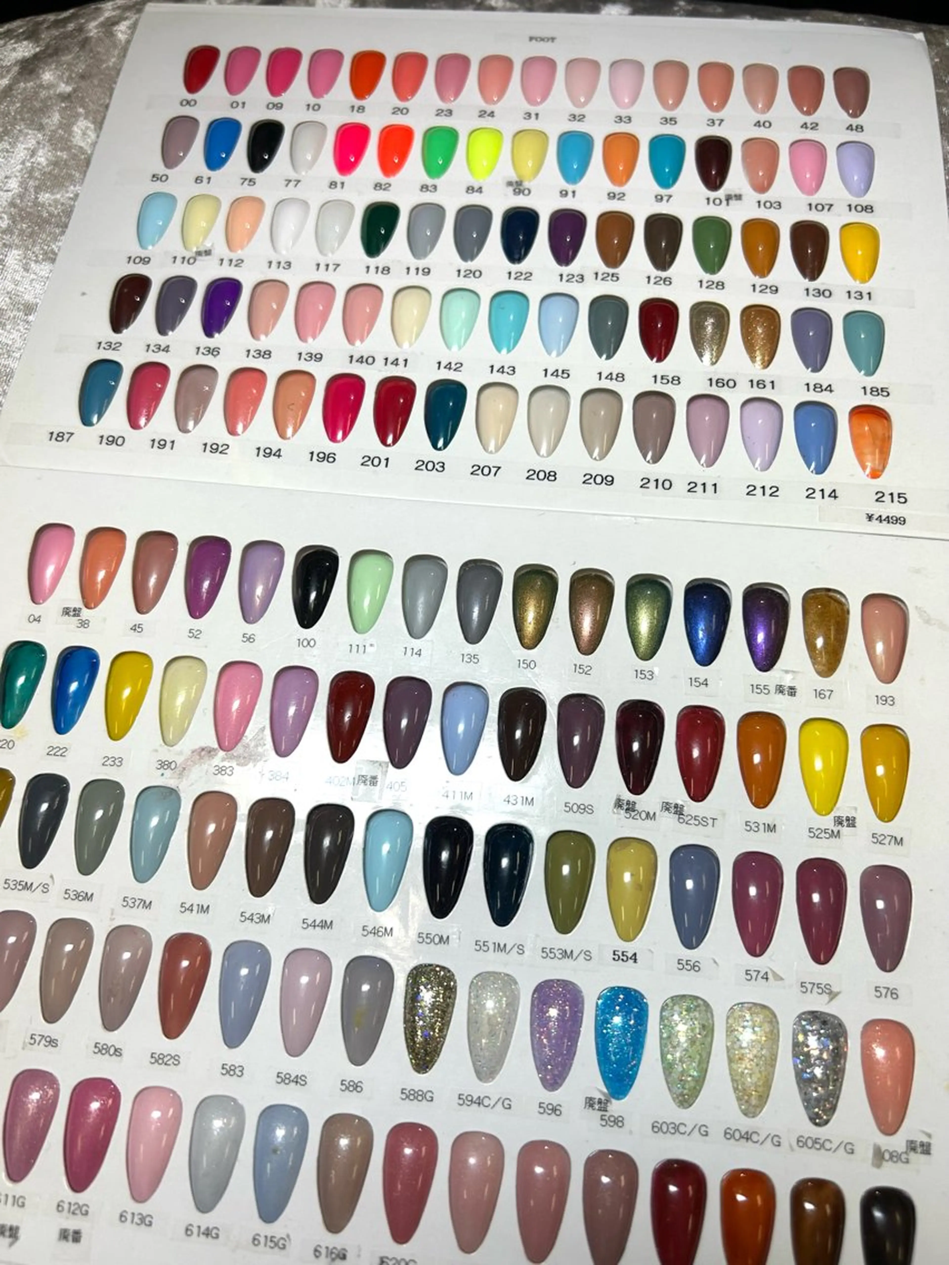 ネイル エーナイン千歳店所属・大沼 楓のネイルデザイン