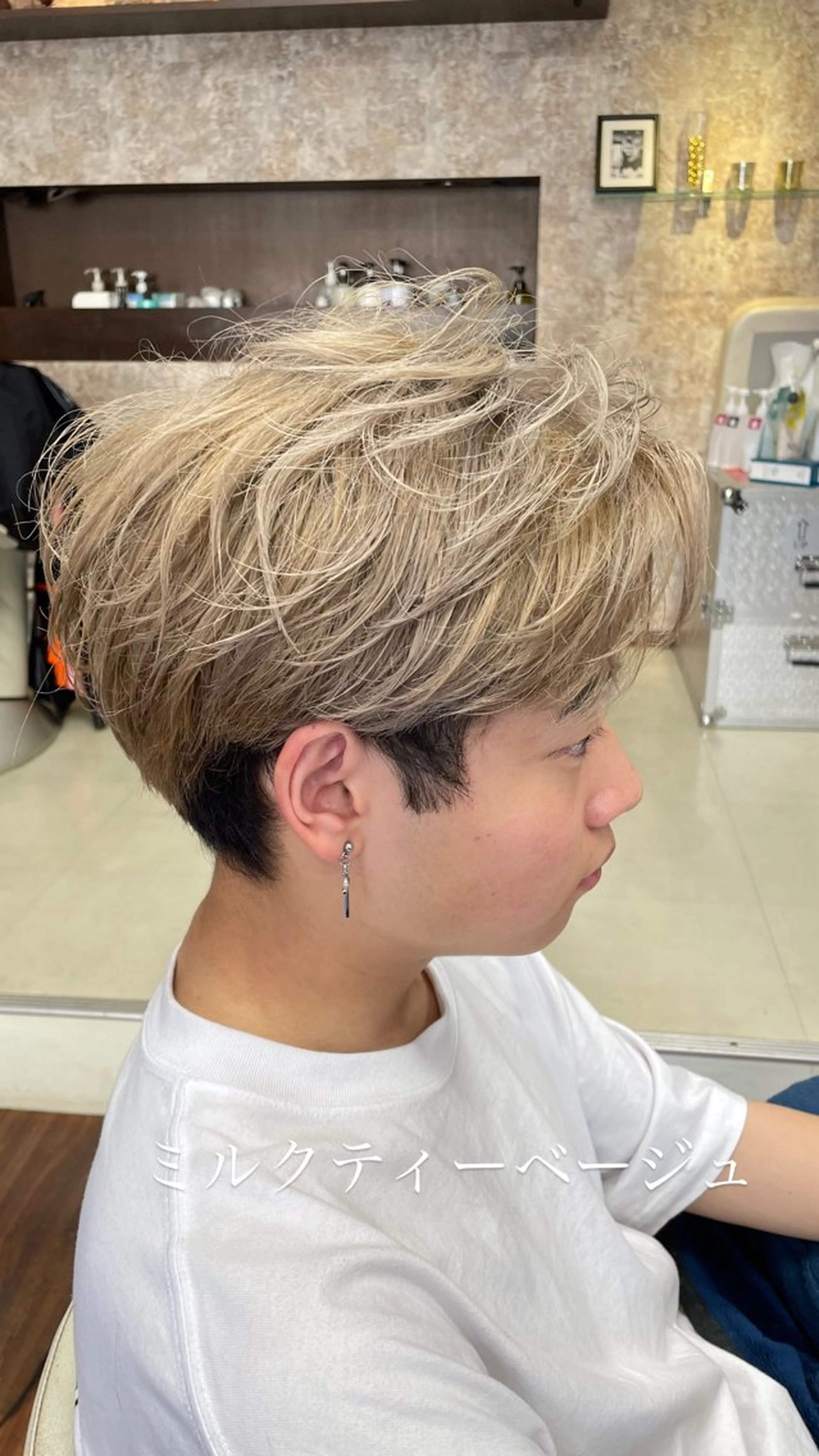 ショート カラー メンズ メンズブリーチ ベージュカラー ブリーチ ミルクティーベージュ ヘアカラー Hair Peace所属・戎 歩のヘアスタイル