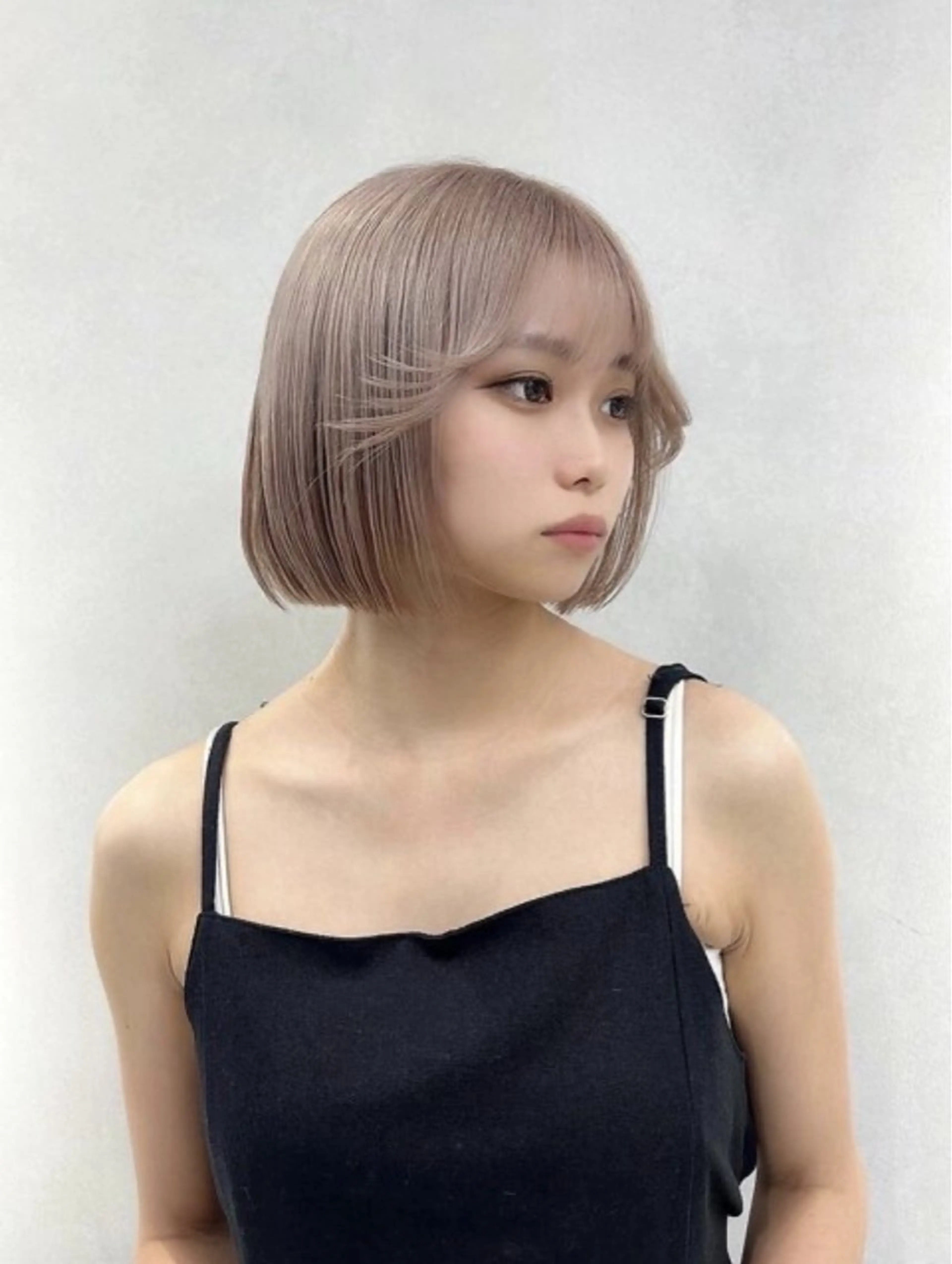 ショート カラー アッシュ アッシュグレー ベージュカラー ブリーチ ブロンド 原宿ブロンド💎 艶髪ハイトーン/大和のヘアスタイル