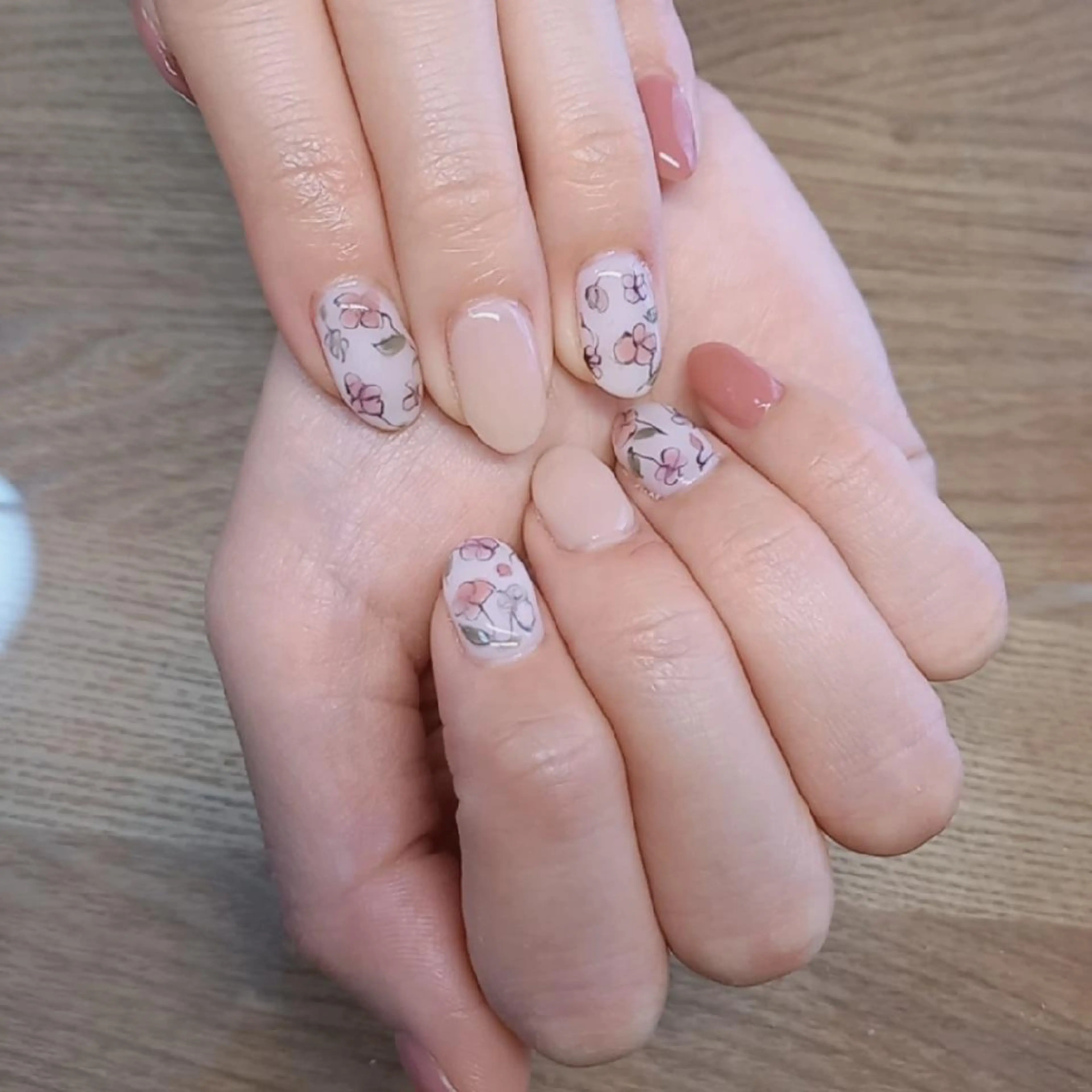 ネイル フットネイル グリーン オフィスネイル ワンカラーネイル 春ネイル Lily Roseネイリストのネイルデザイン