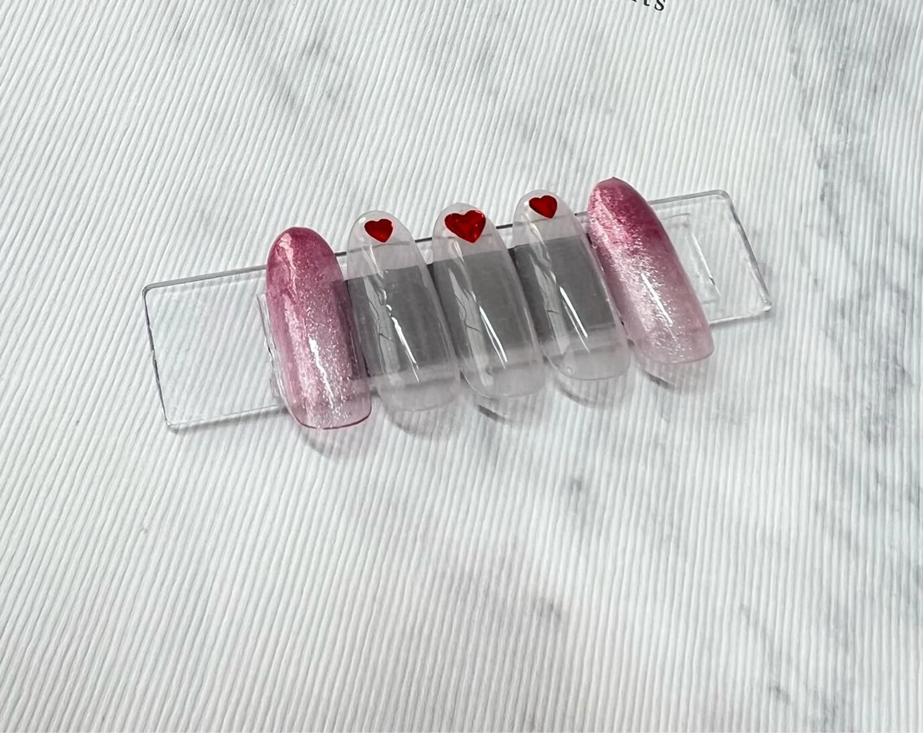 ネイル グラデーション ハート マグネットネイル ピンク N.plus NaiLのネイルデザイン