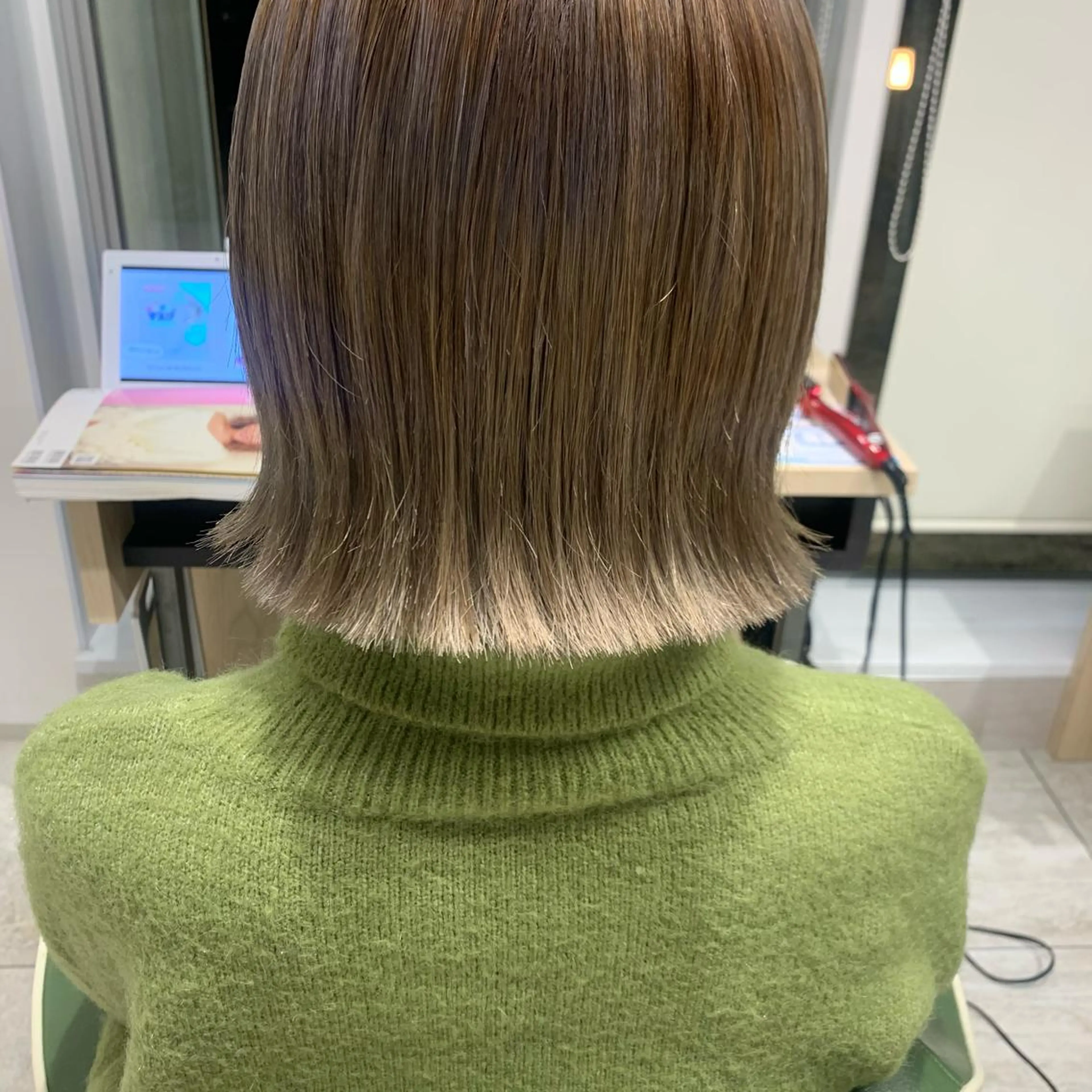 ショート ボブ カット 畠山 華奈のヘアスタイル