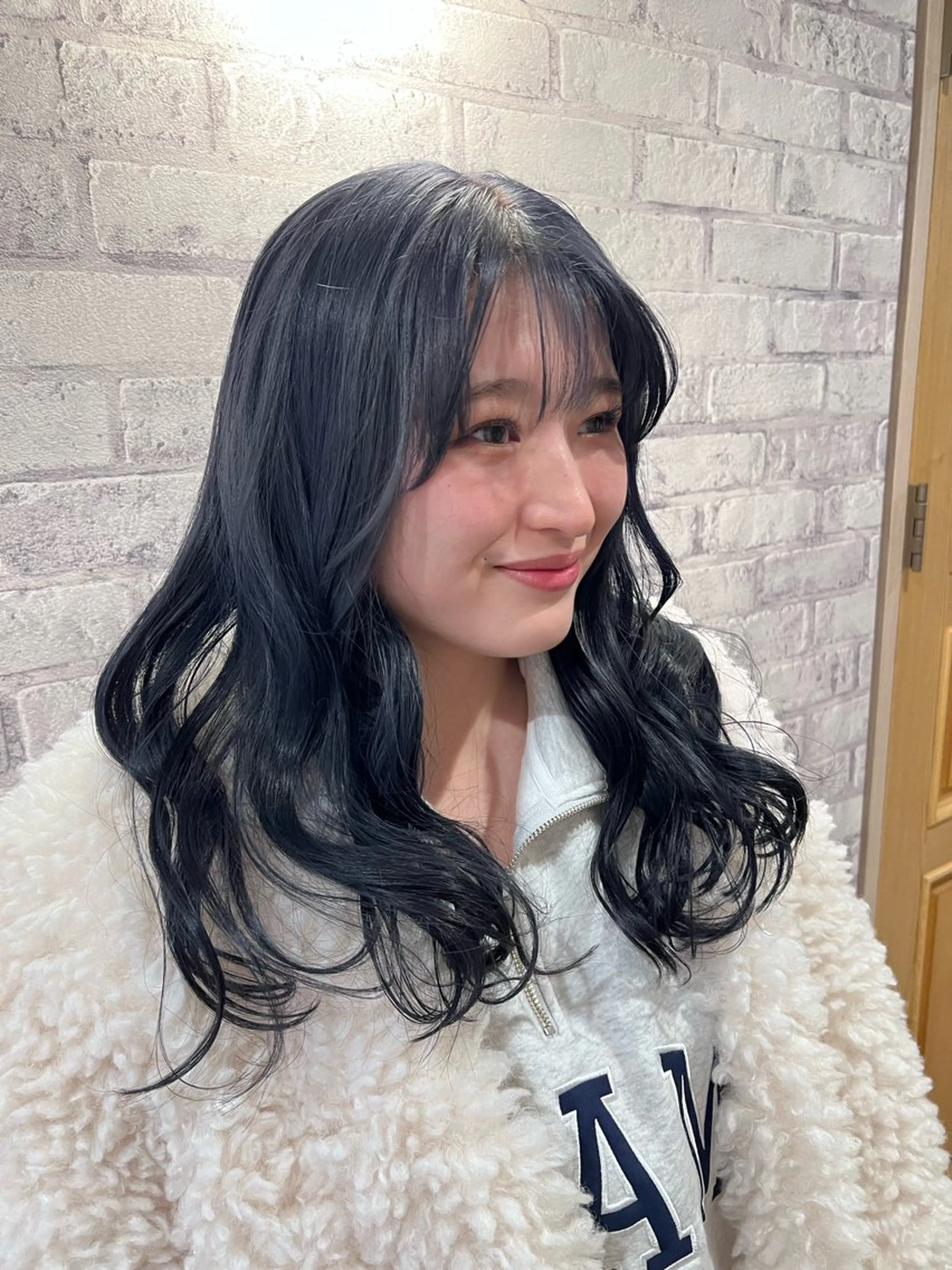 ロング カラー ブルーカラー ブルーグレー 透明感カラー ヘアカラー "今"だけでない美髪 KOTOMIのヘアスタイル