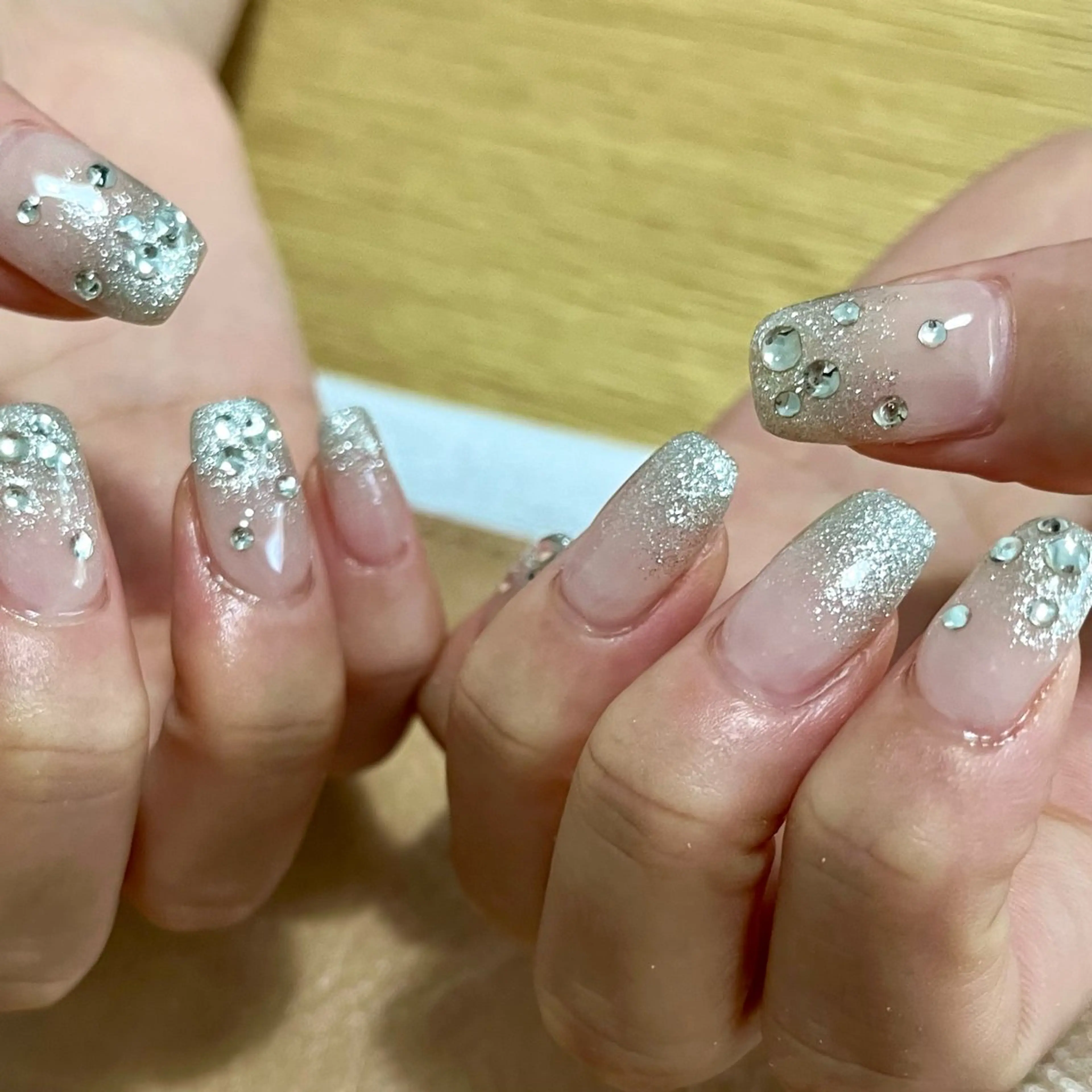 ネイル グラデーション ラメ(グリッター) ラメグラデーション シルバー kupu所属・ネイルサロン kupuのネイルデザイン