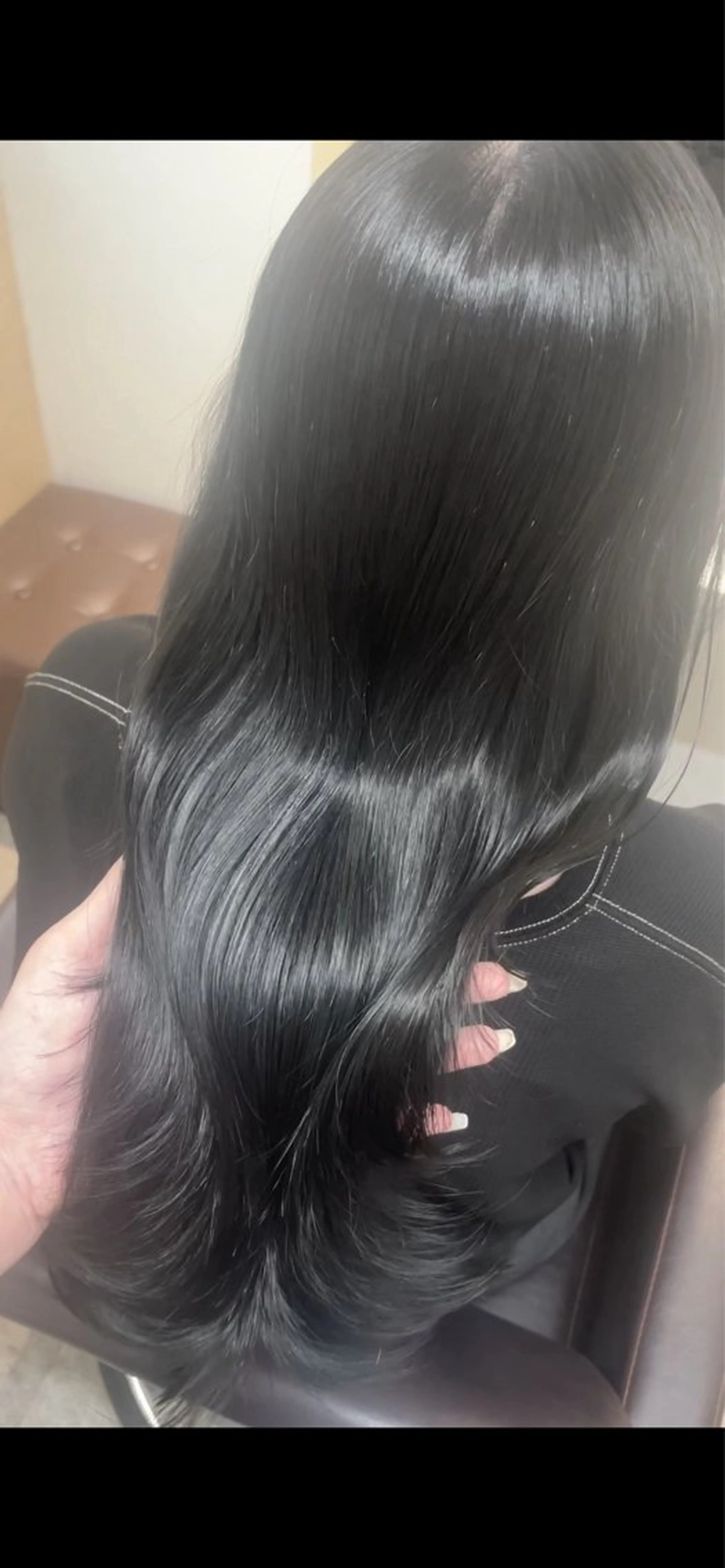 ロング カラー 黒髪 ブルーカラー ブルーブラック ブルージュ ダークグレー カット ヘアカラー トリートメント BEBE所属・ブリーチなし 透明感カラーKANAのヘアスタイル