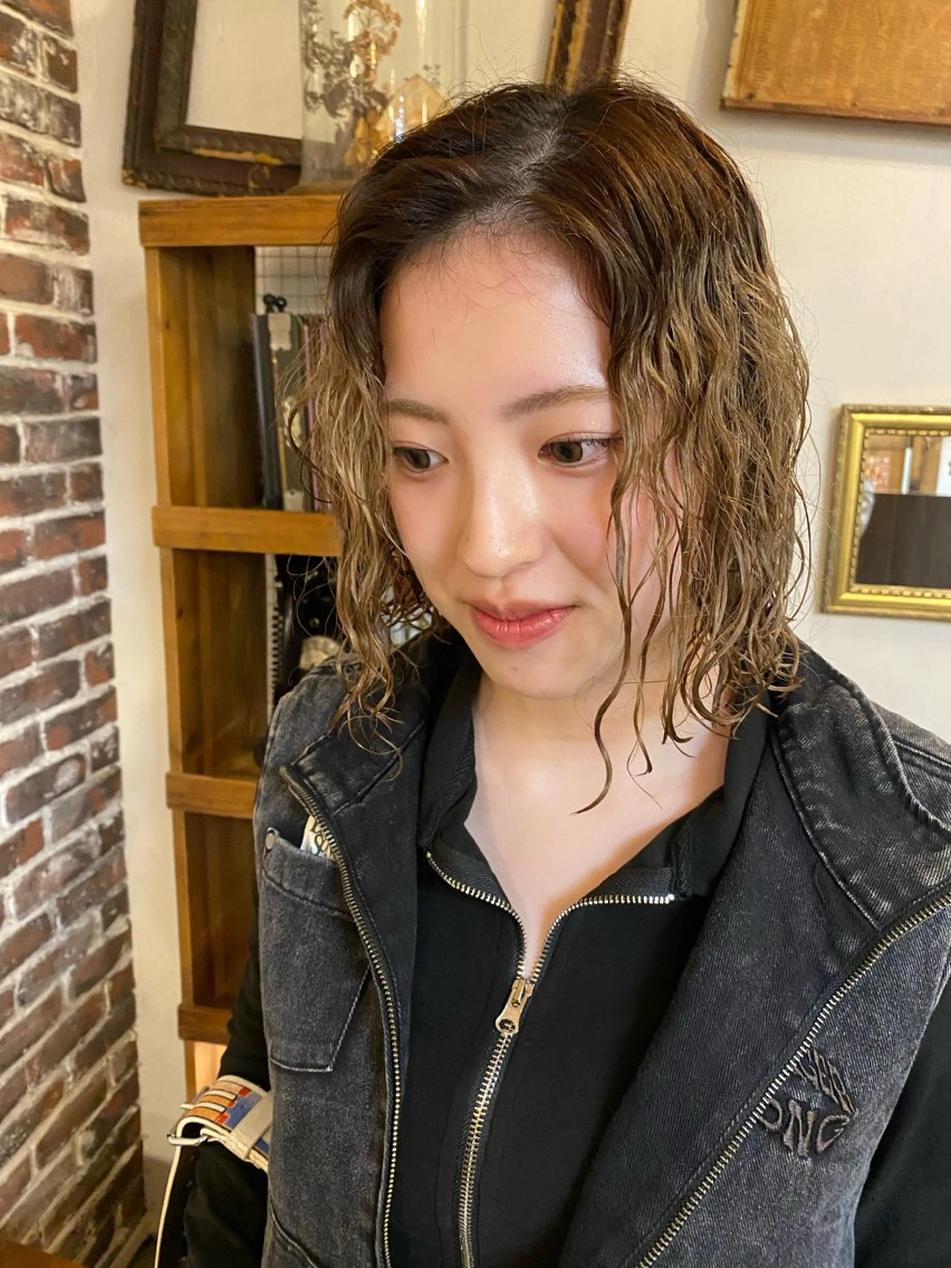 ミディアム パーマ sea's所属・ヒラカホ/矢場町/ ブリーチ/似合わせのヘアスタイル