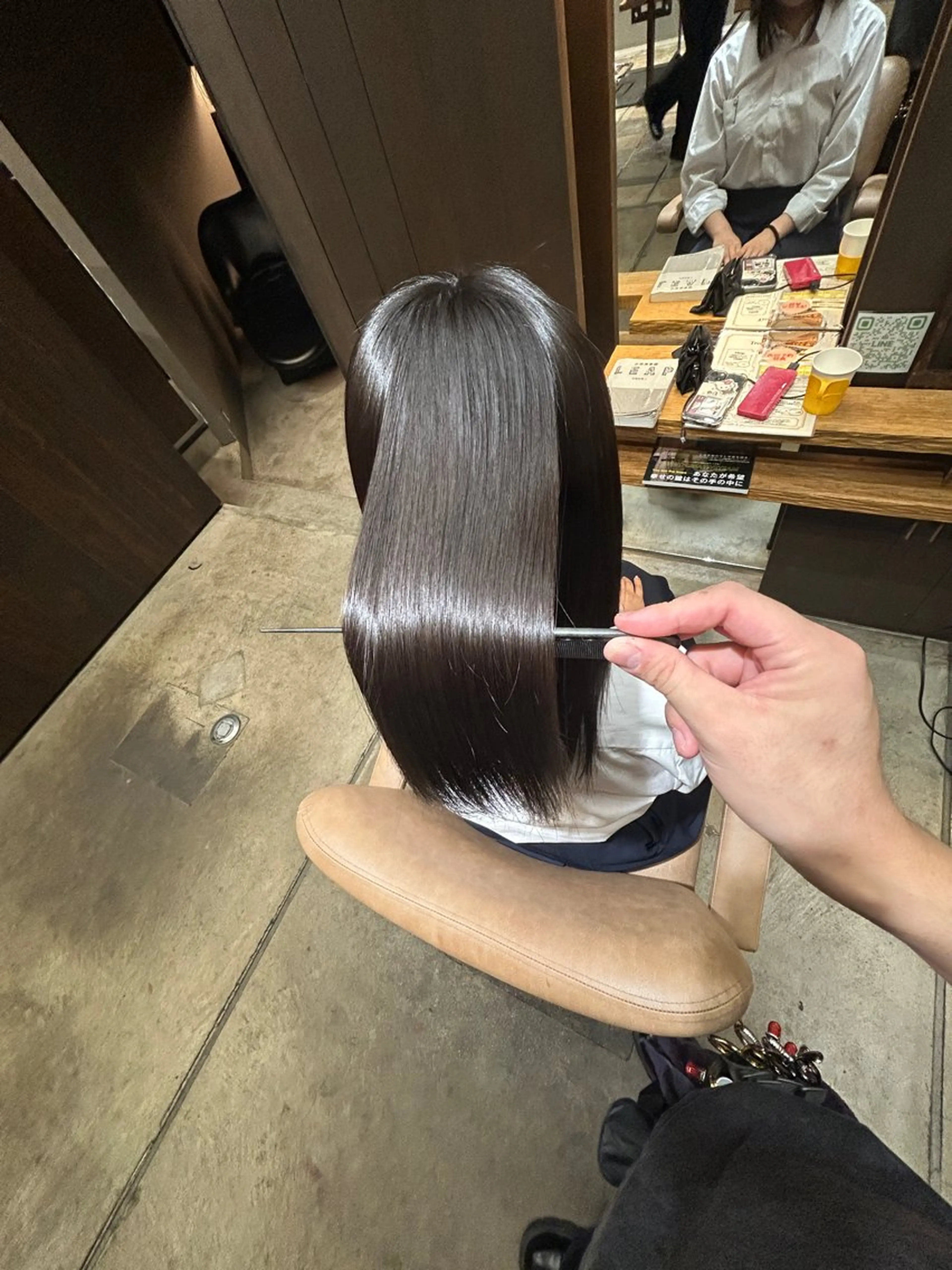 ミディアム 愛敬 響のヘアスタイル