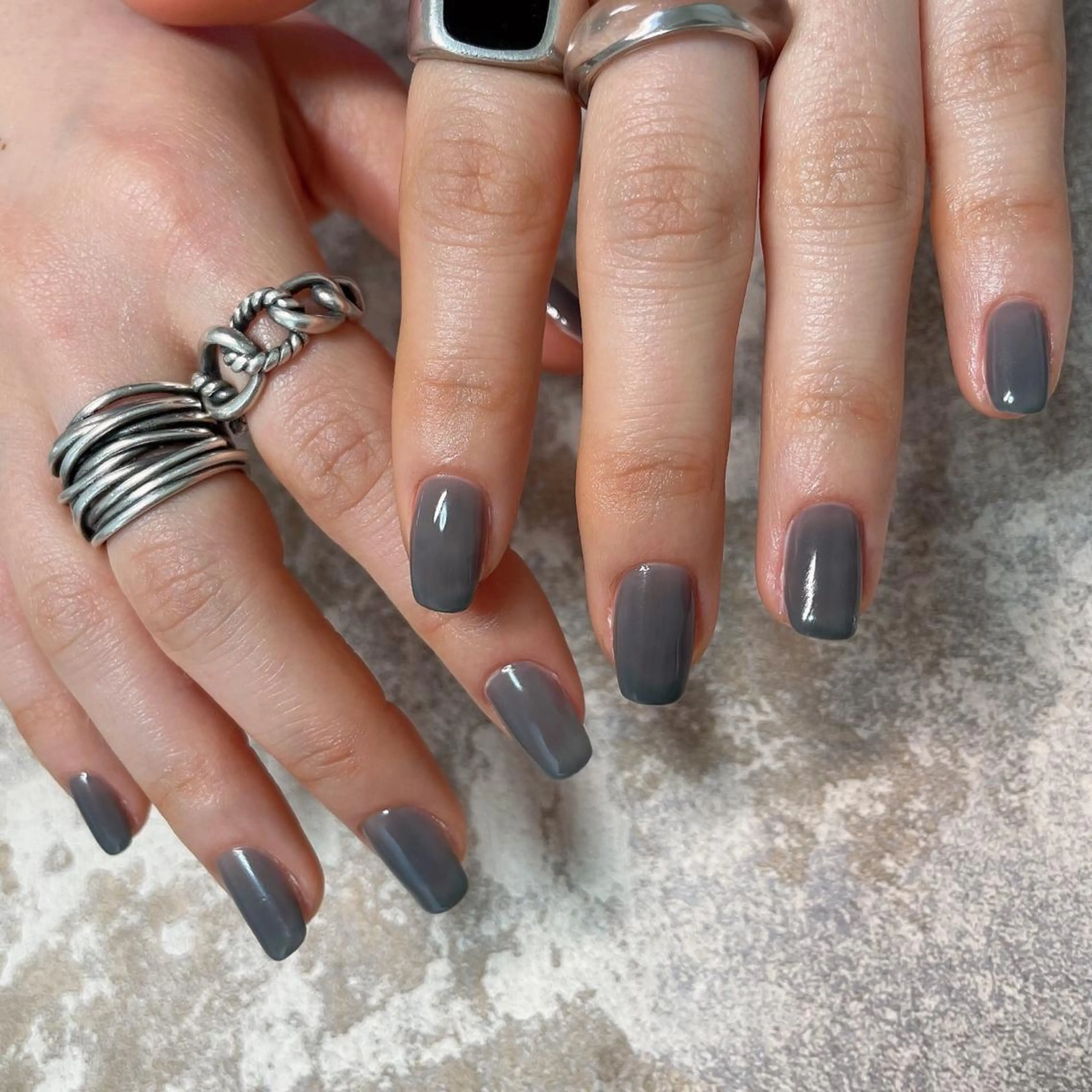 ネイル ワンカラーネイル シルバー ハンドネイル lilbondir. chiharuのネイルデザイン