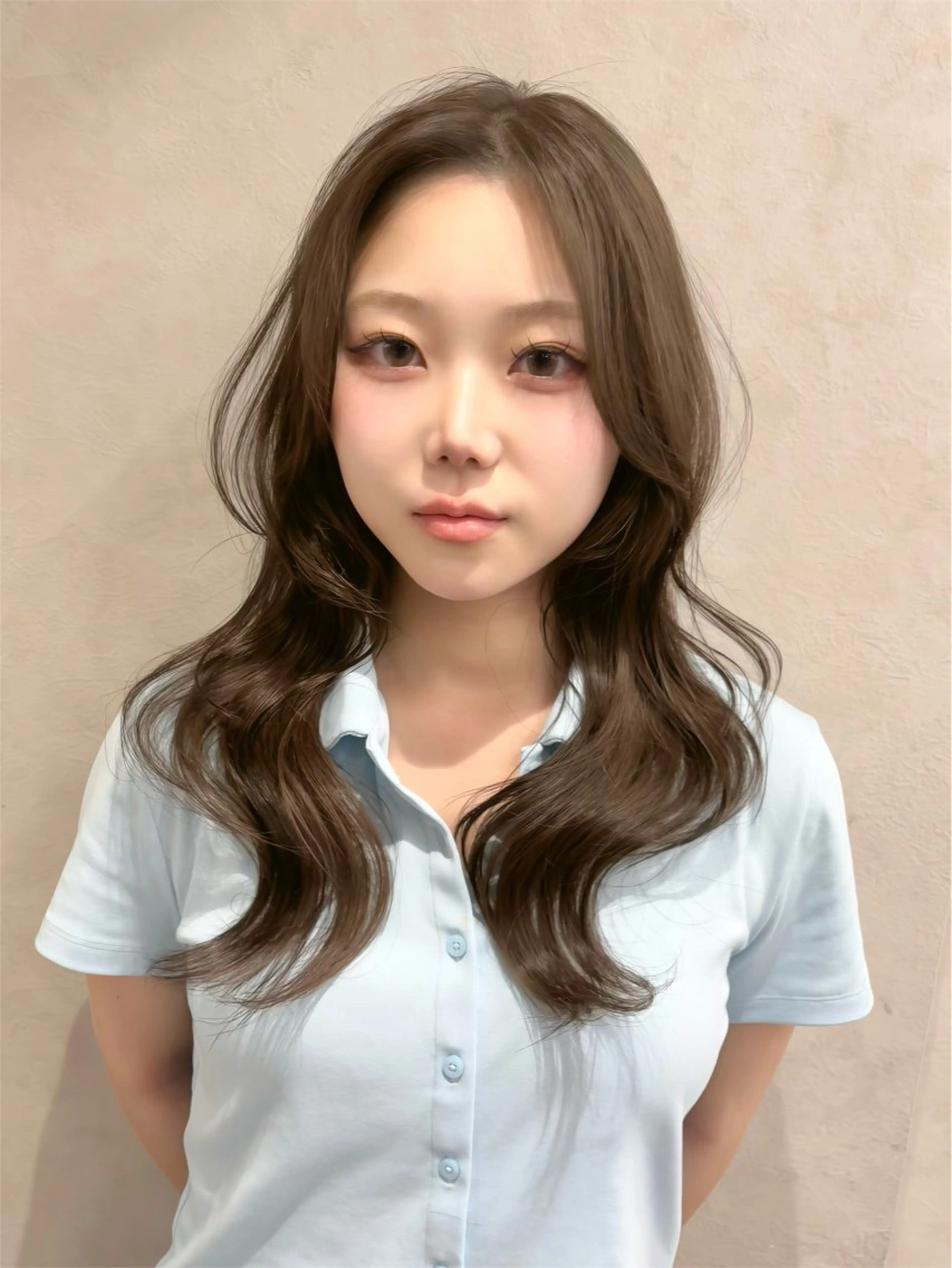 ミディアム カラー ヘアアレンジ カット ヘアカラー トリートメント ふみか🎀 ベージュカラーのヘアスタイル