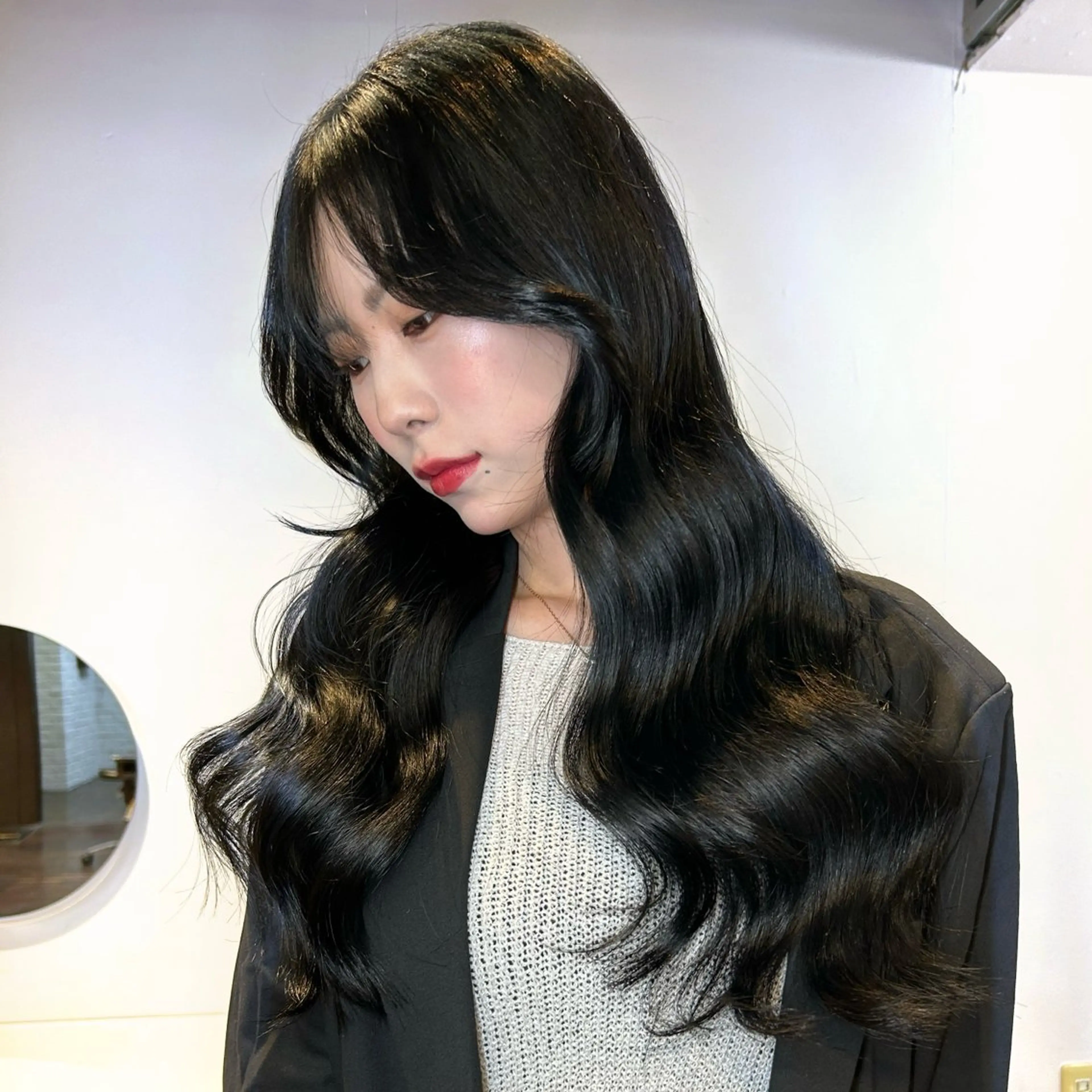 ロング カラー ヘアアレンジ 黒髪 ブルーカラー ブルーブラック ダークグレー くびれヘア カット ヘアカラー トリートメント 韓国ヘア×髪質 改善🇰🇷シオリのヘアスタイル