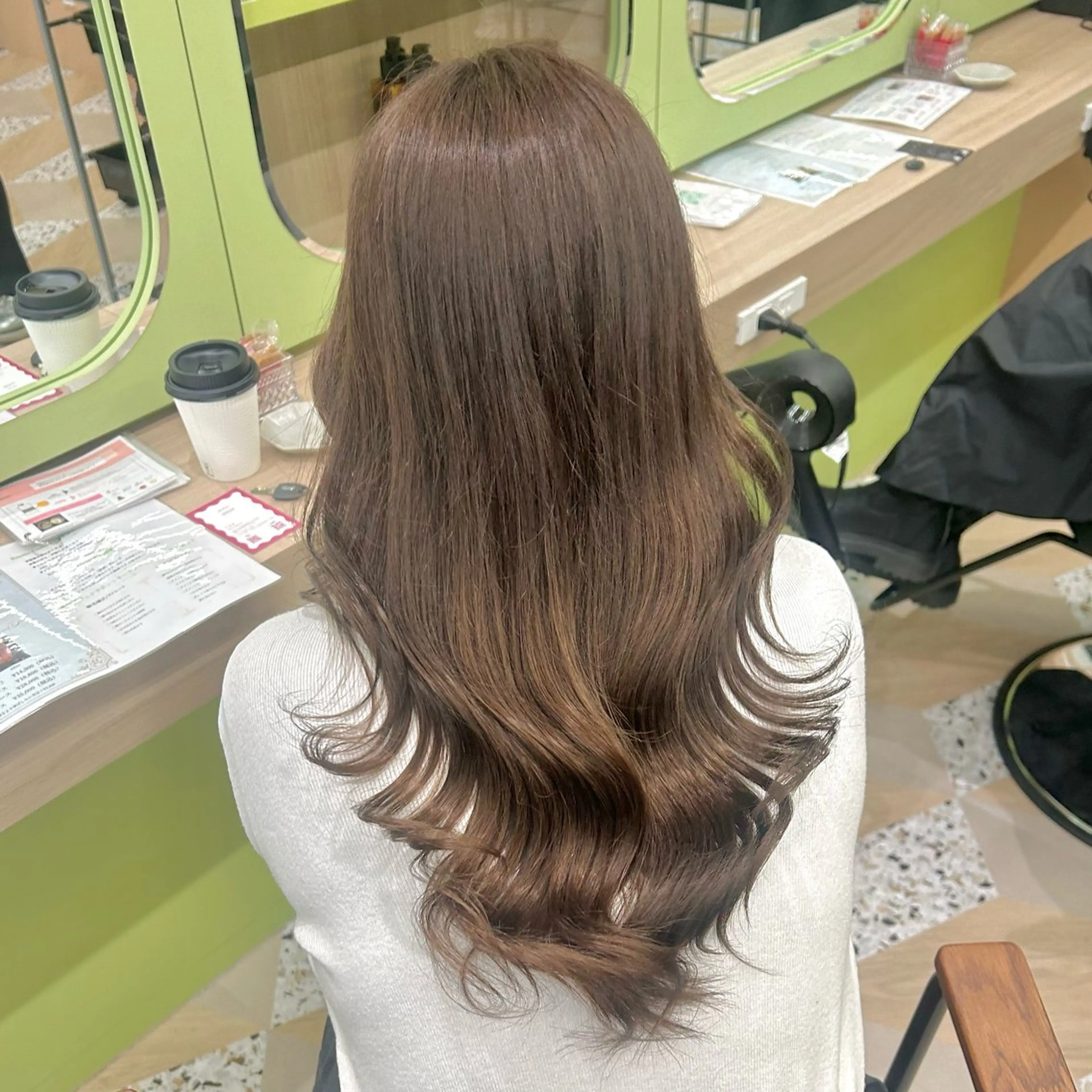 セミロング カラー ベージュカラー ブリーチ ブラウンカラー ショコラベージュ 透明感カラー カット ヘアカラー トリートメント ブリーチなしベージュ /ヘアセット/ミユのヘアスタイル