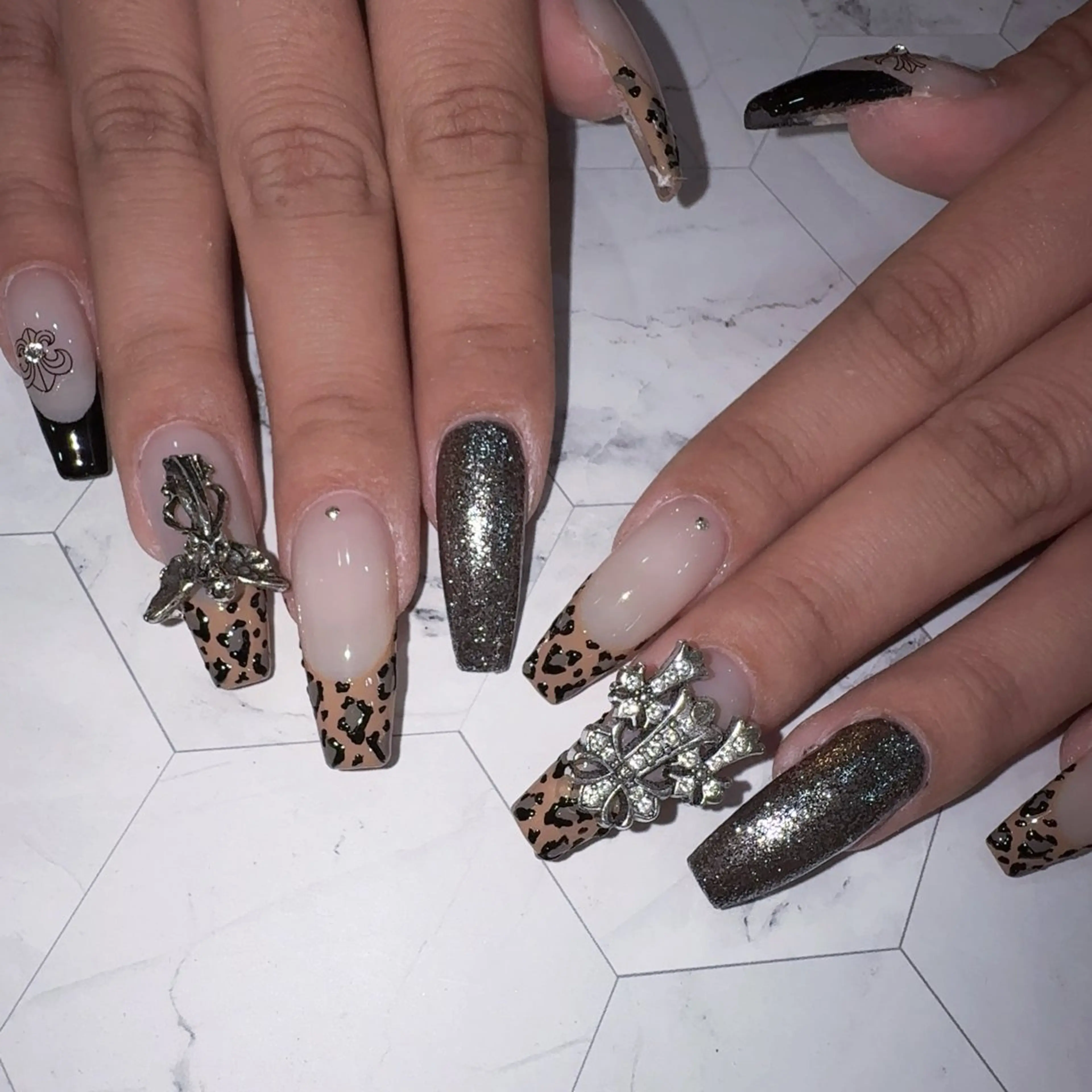 ネイル アートネイル オーロラネイル 長さ出し ジェルネイル キラキラネイル ハンドネイル HanaAoyama所属・HanaAoyama RINAのネイルデザイン