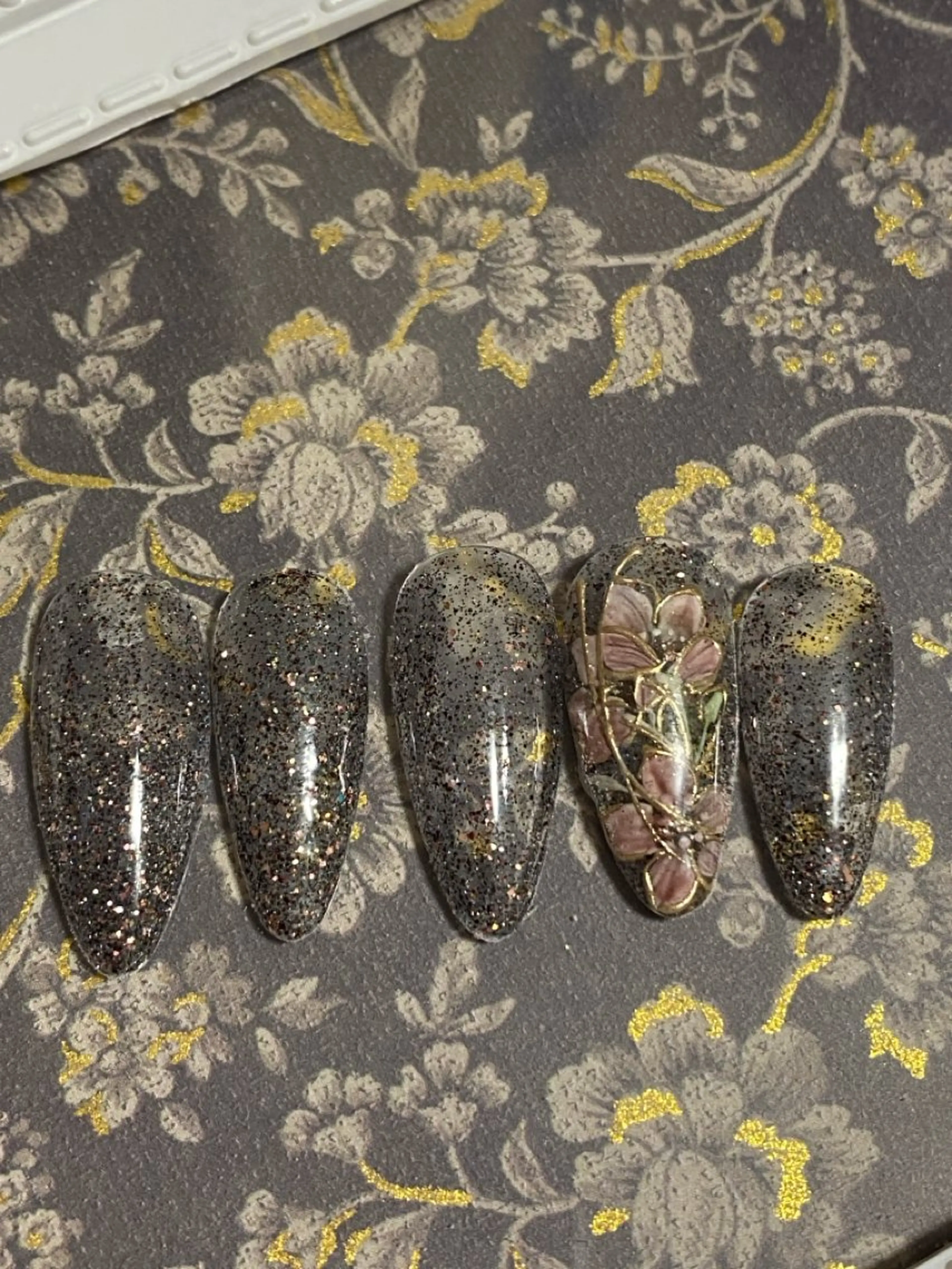 ネイル クリアネイル フラワーネイル ラメ(グリッター) 自宅ネイルサロン ♦️nuance♦️のネイルデザイン