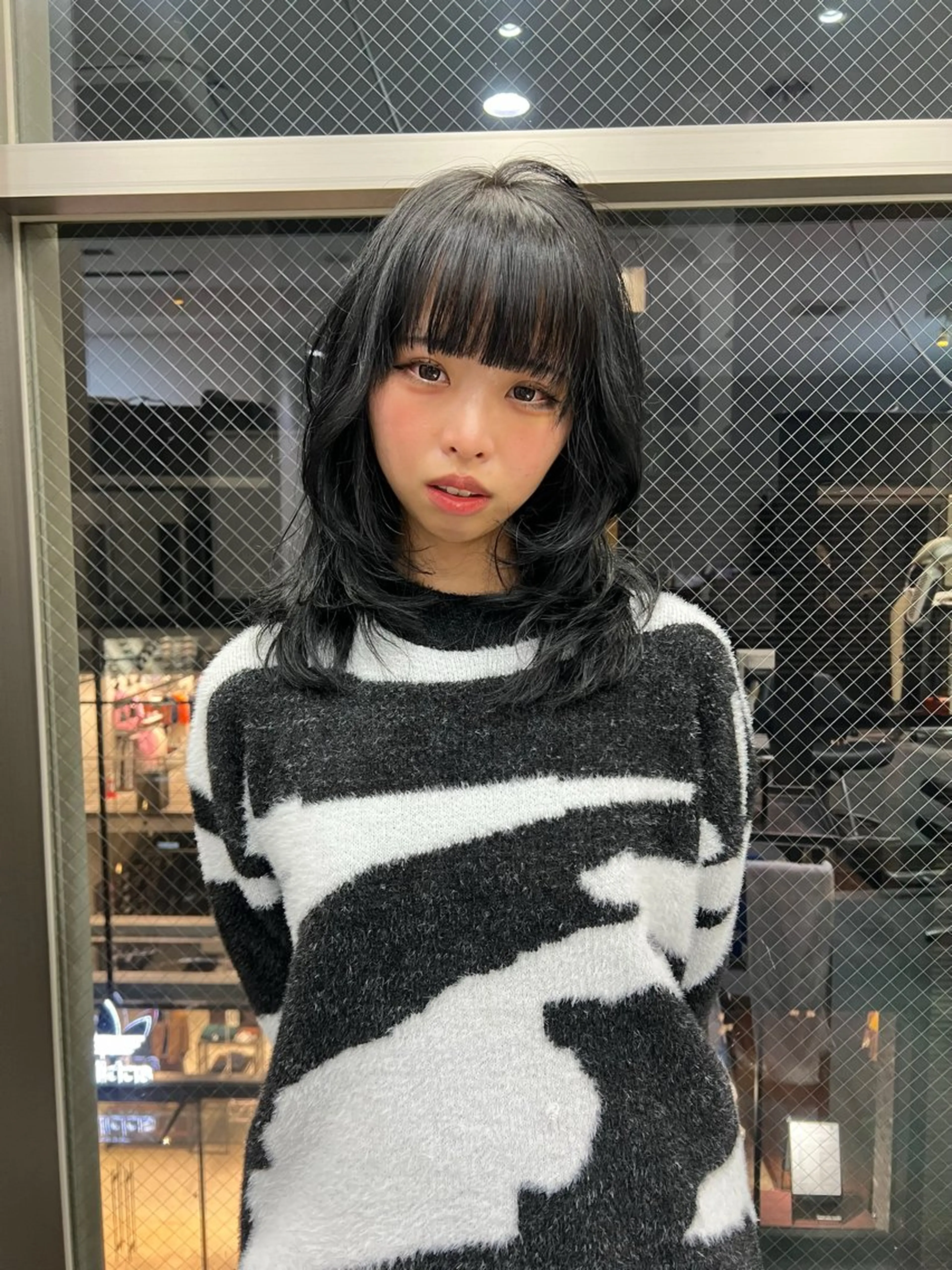 ミディアム レイヤーカット RITZY所属・RITZY ヒヨリのヘアスタイル