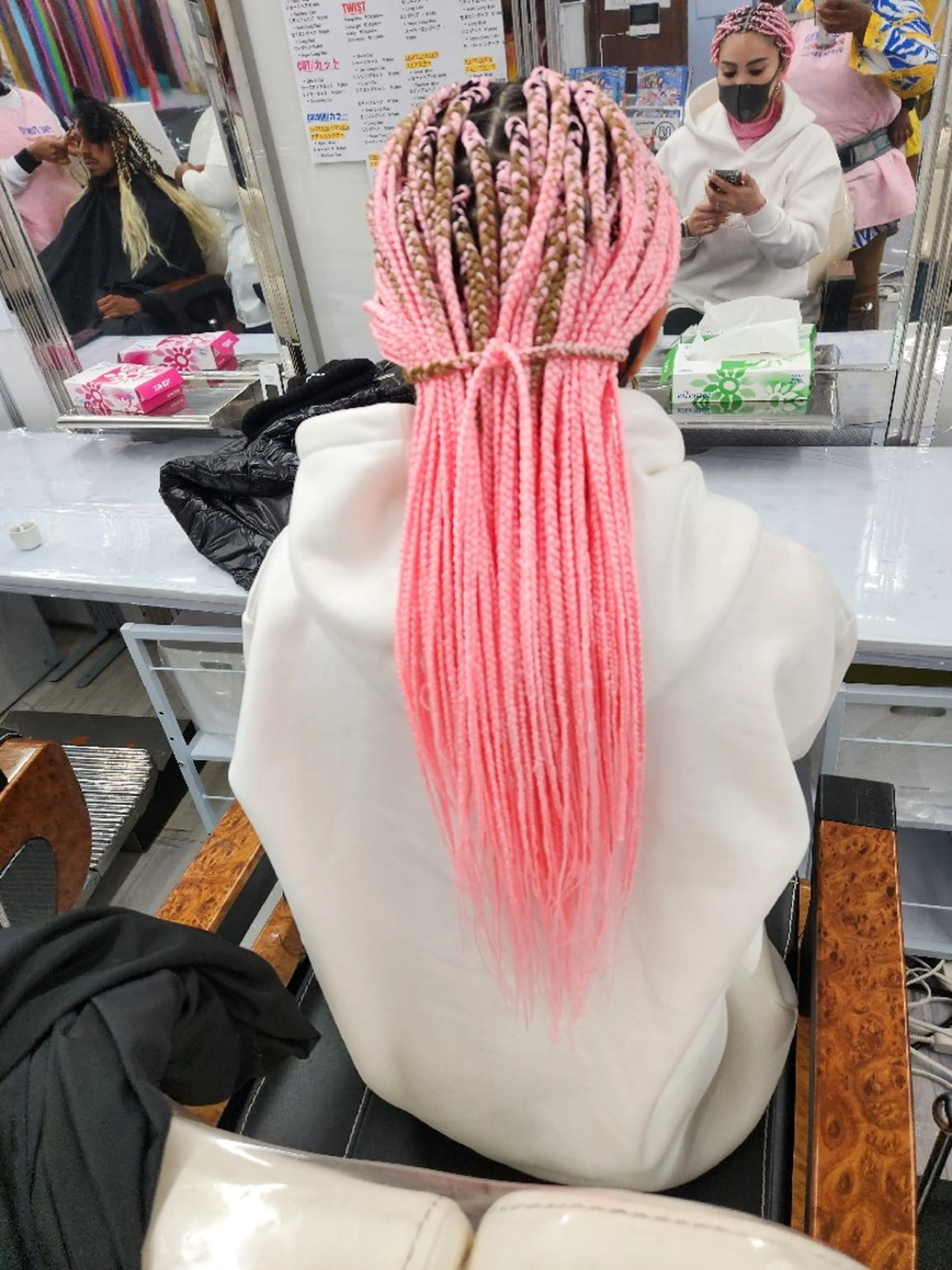  渡辺 マリのヘアスタイル
