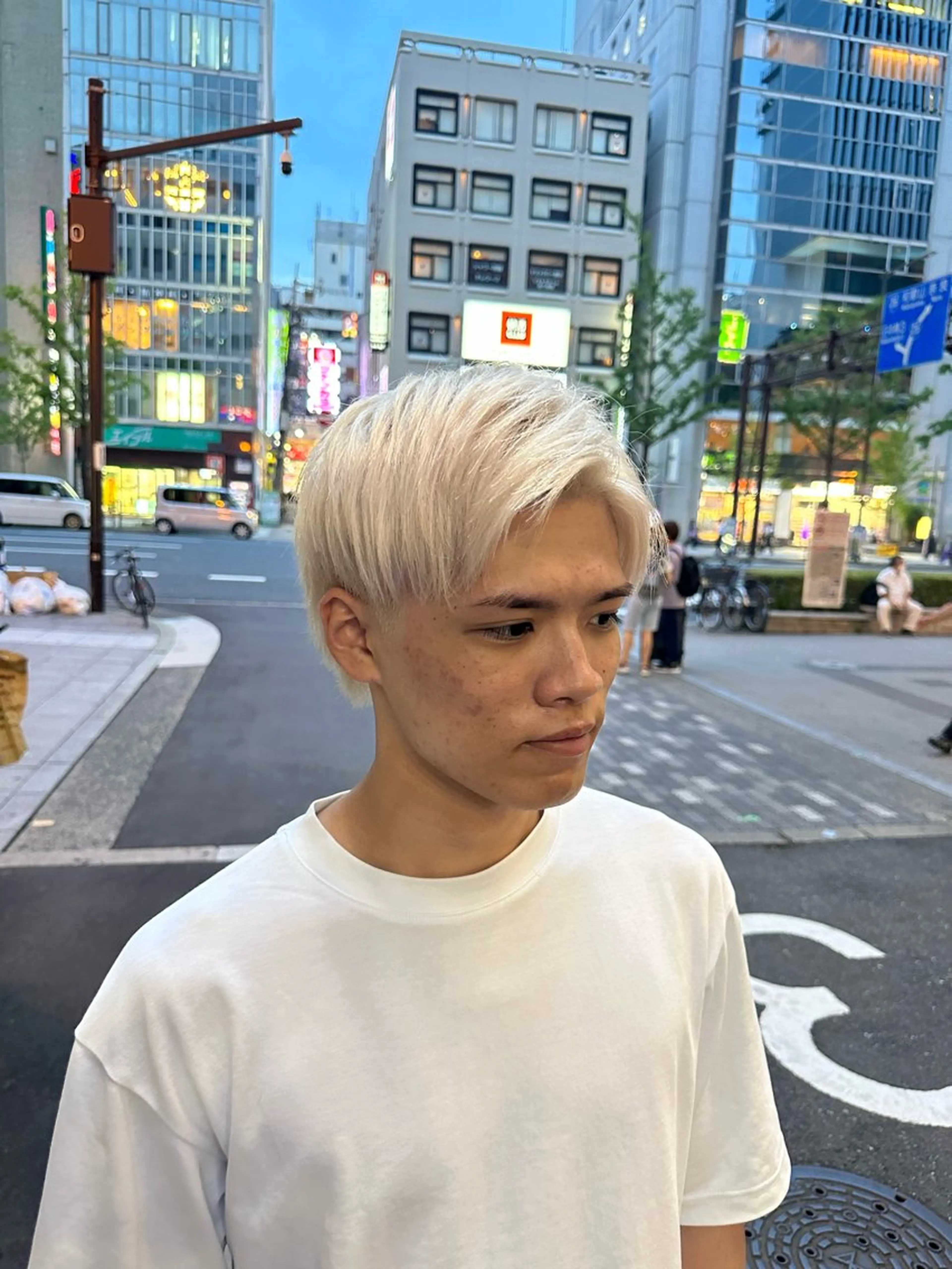ショート カラー ヘアアレンジ メンズ メンズブリーチ メンズハイトーン ブリーチ ハイトーンカラー カット ヘアカラー トリートメント MONIQA所属・🐲RYUKI メンズブリーチのヘアスタイル