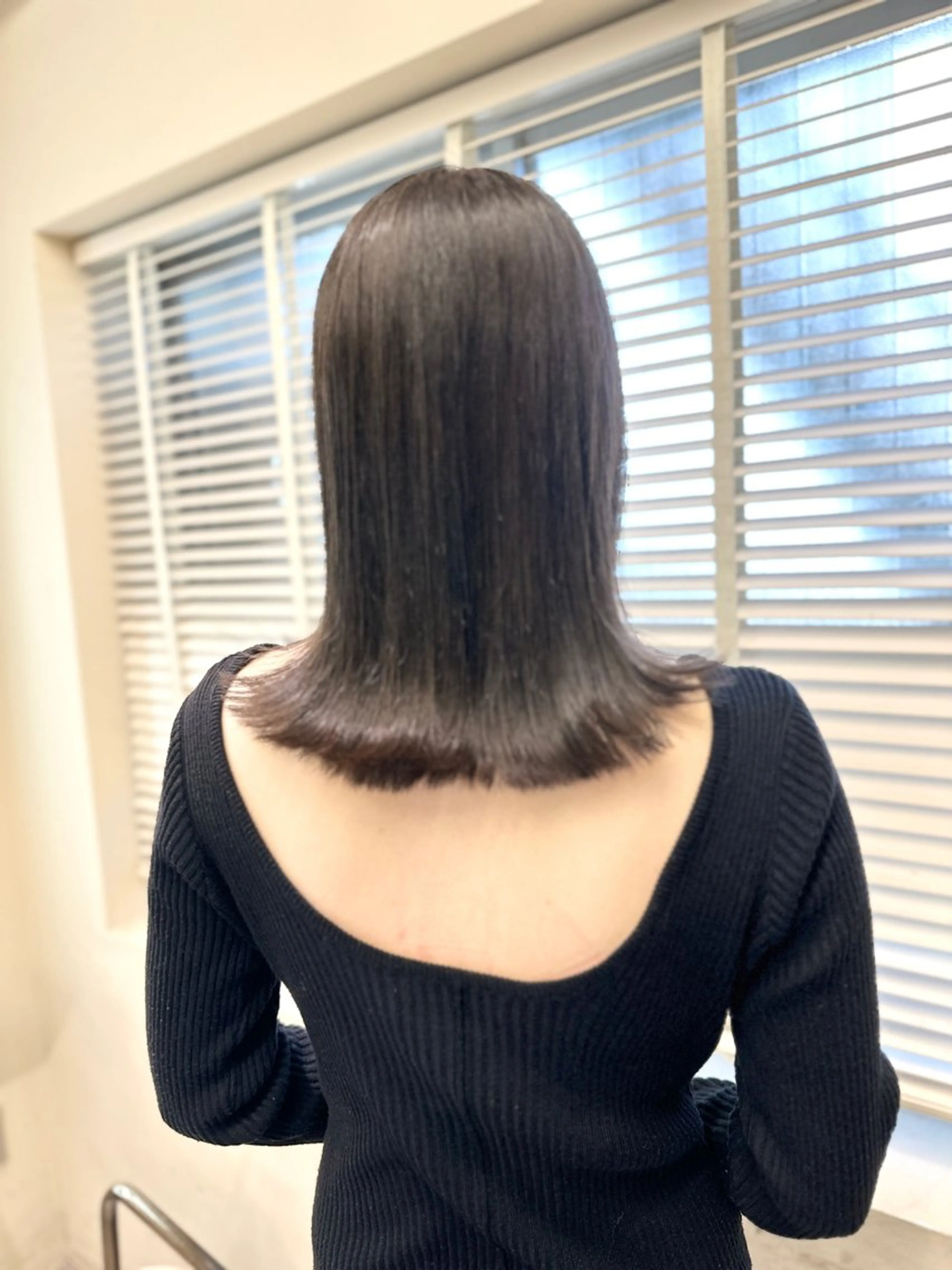 セミロング カラー 縮毛矯正 カット ヘアカラー トリートメント 色気レイヤーカット 大和健生のヘアスタイル