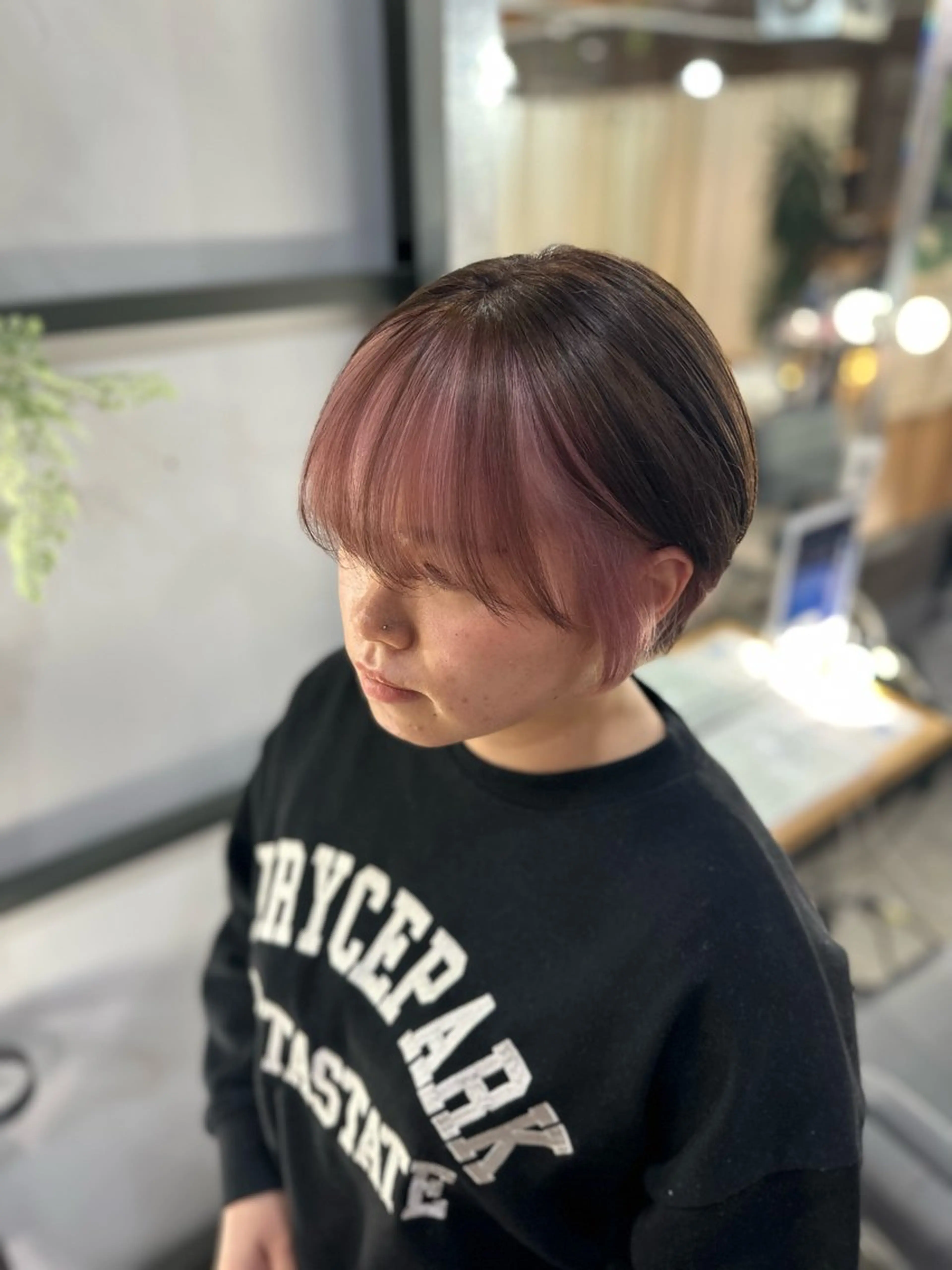 ショート カラー ミストバング ブラウンカラー  フェイスフレーミング ピンクカラー ホワイトピンク 溜 一太のヘアスタイル