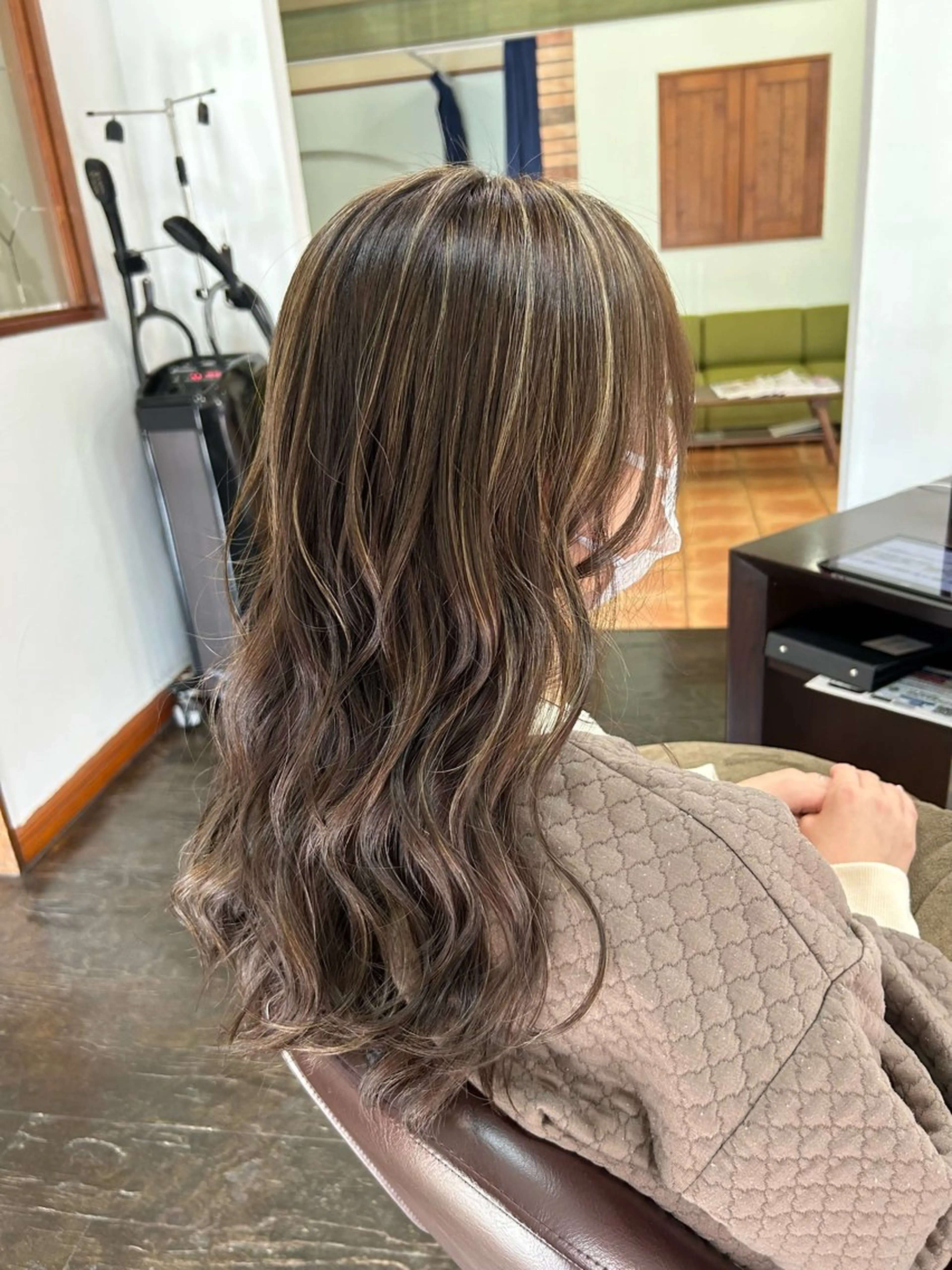 カラー グレージュ ハイライトカラー 坂本 瑞季のヘアスタイル