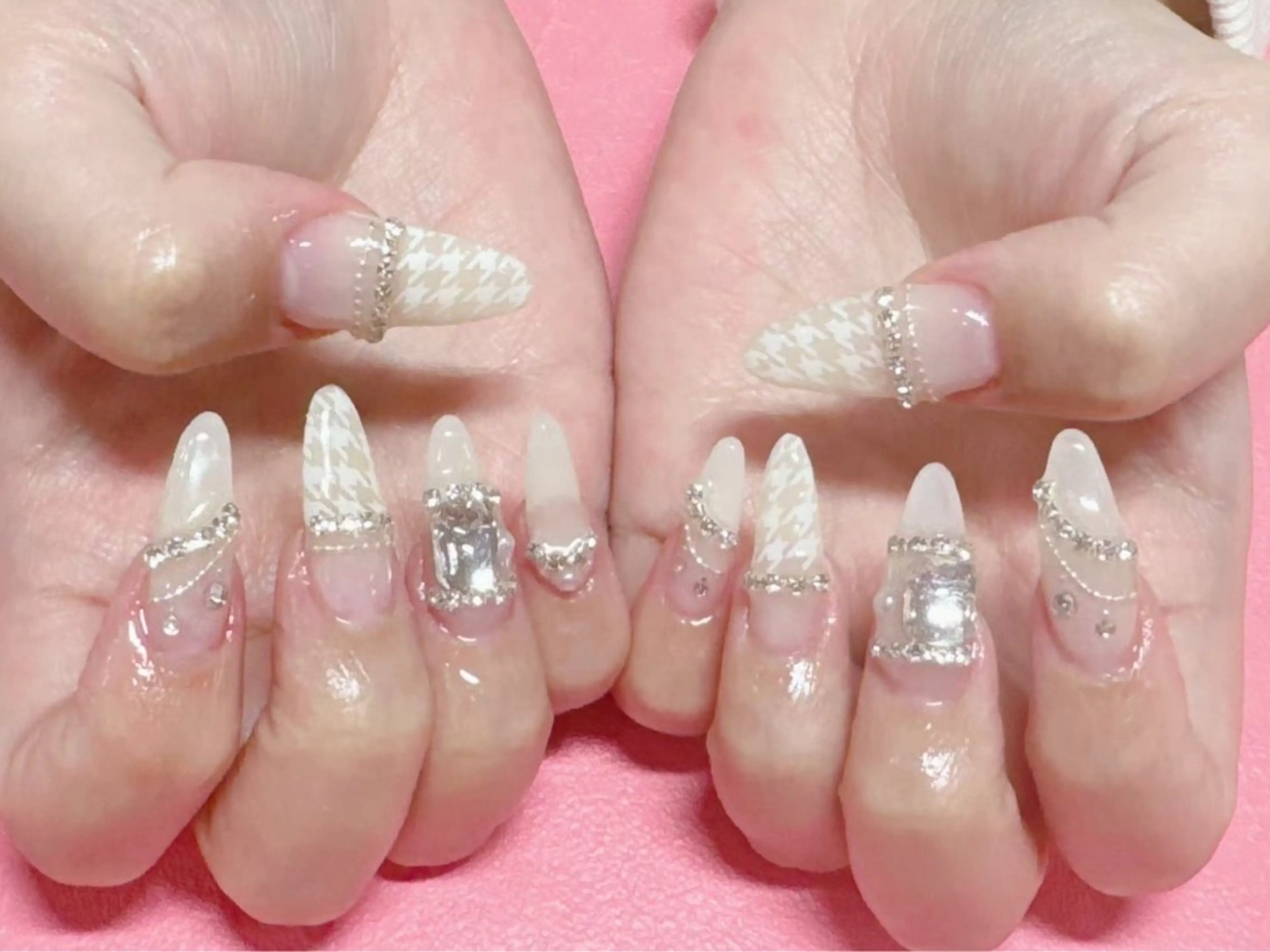 ネイル アートネイル 長さ出し ガーリー 持ち込み ニュアンスネイル ハンドネイル threeLion　ネイル&アイラッシュサロン所属・threeLion ネイル&アイラッシュのマツエク・マツパデザイン