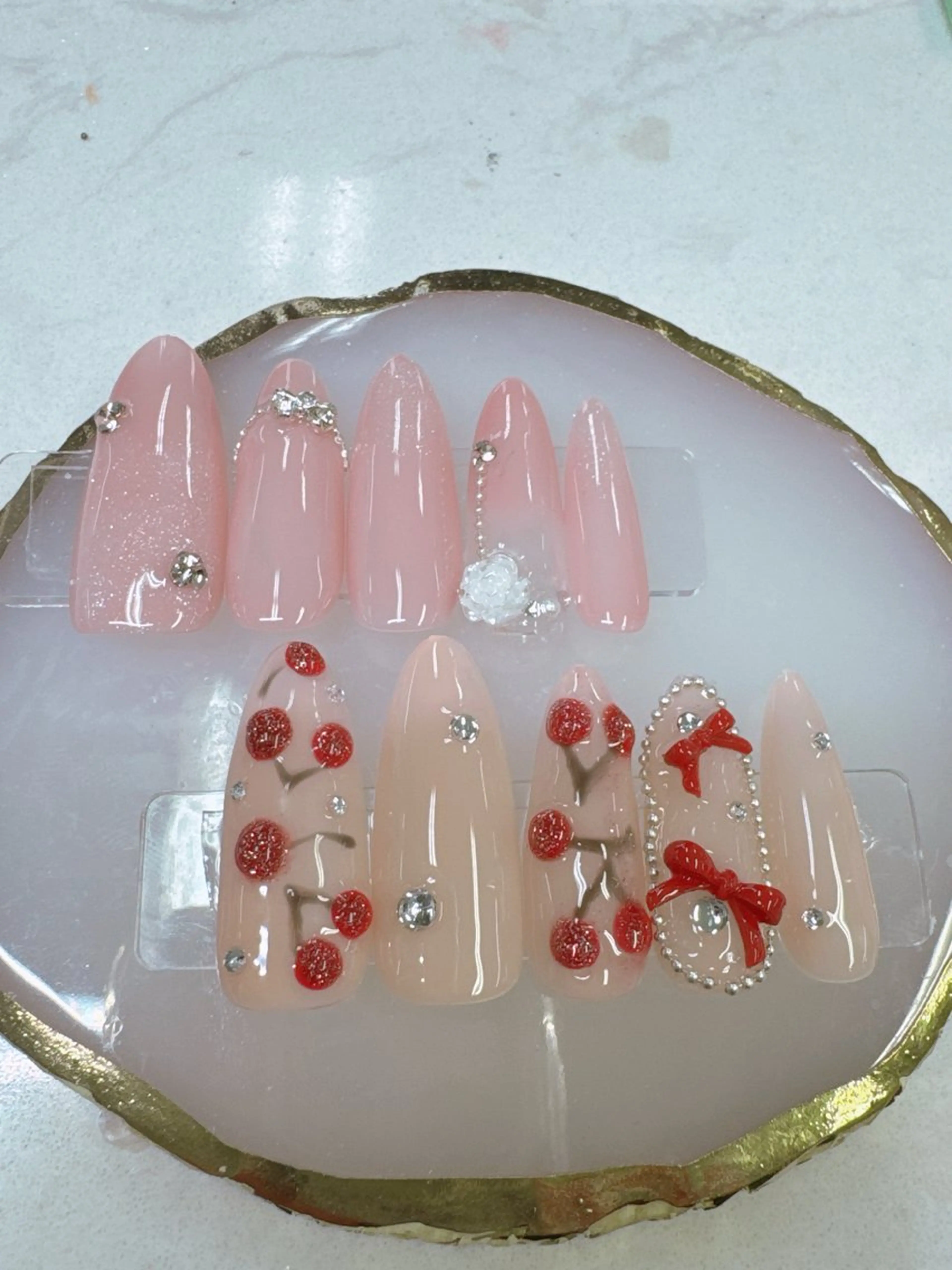 ネイル アートネイル ボルドー チークネイル ドット フットネイル ハンドネイル クイーンズネイル銀座所属・Queeens nailのネイルデザイン