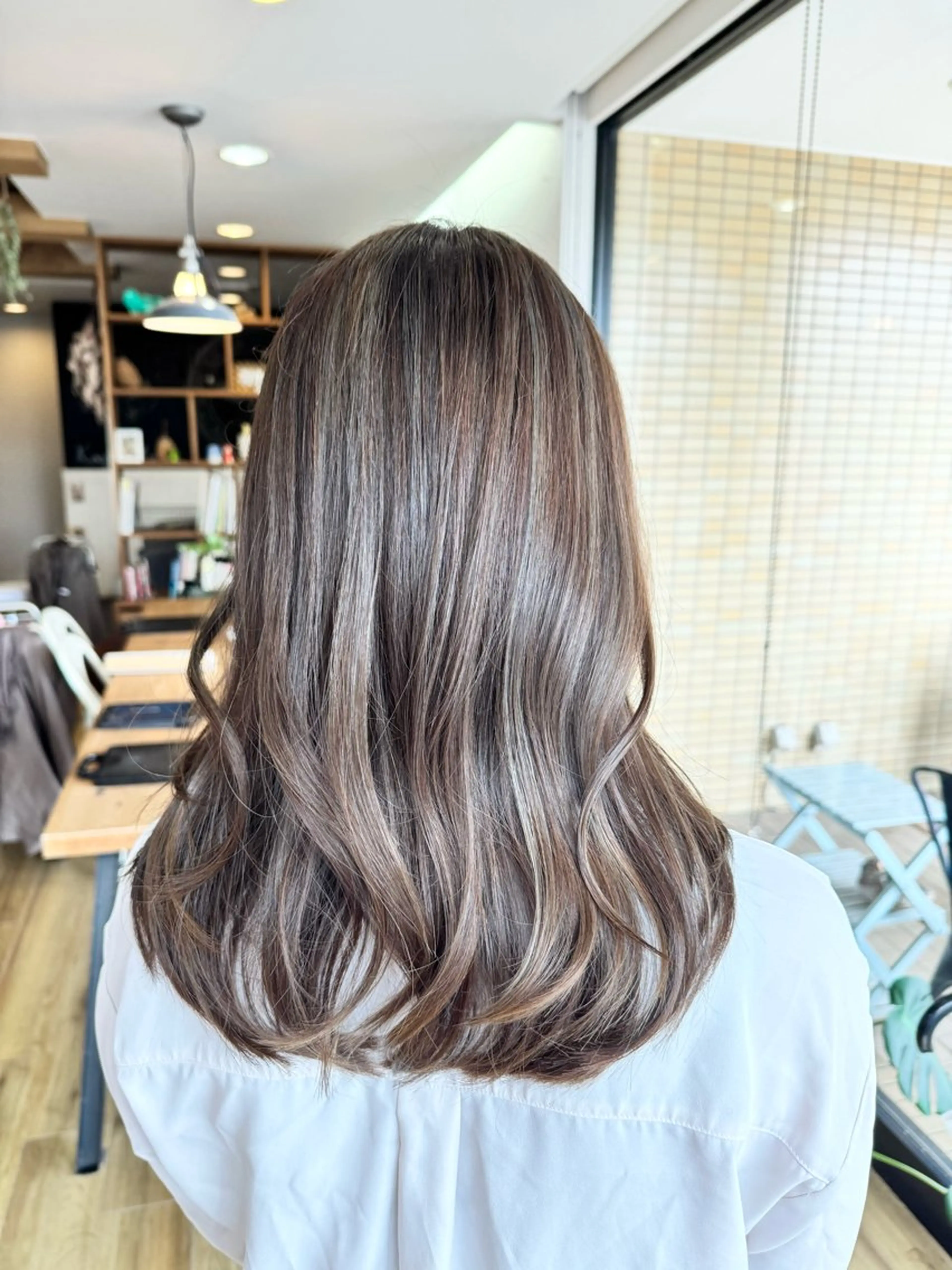 ロング カラー アッシュ アッシュグレー ヘアカラー トリートメント ツキダテ ユイのヘアスタイル