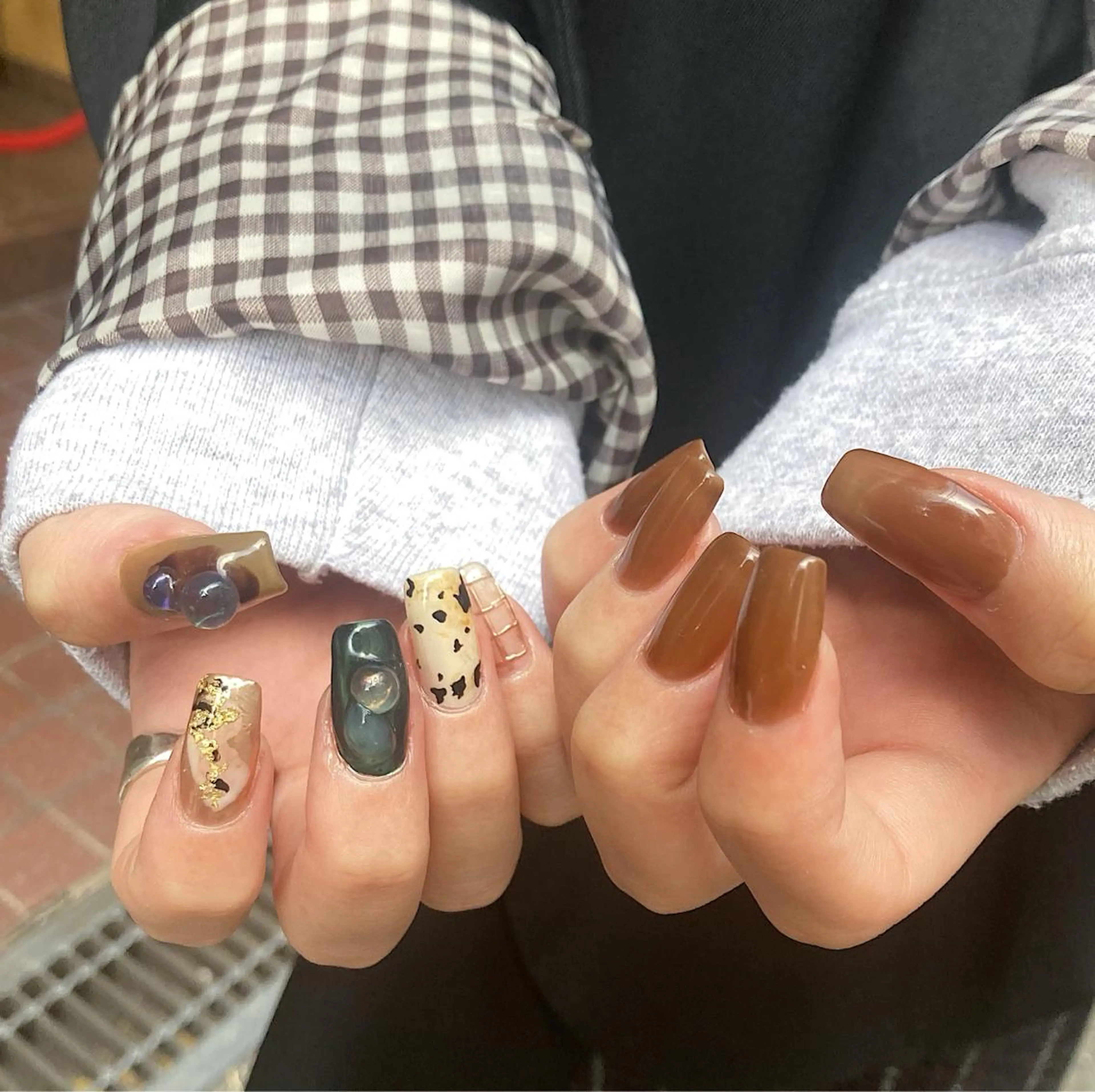 ネイル ブラウン tipsy+ chihiroのネイルデザイン