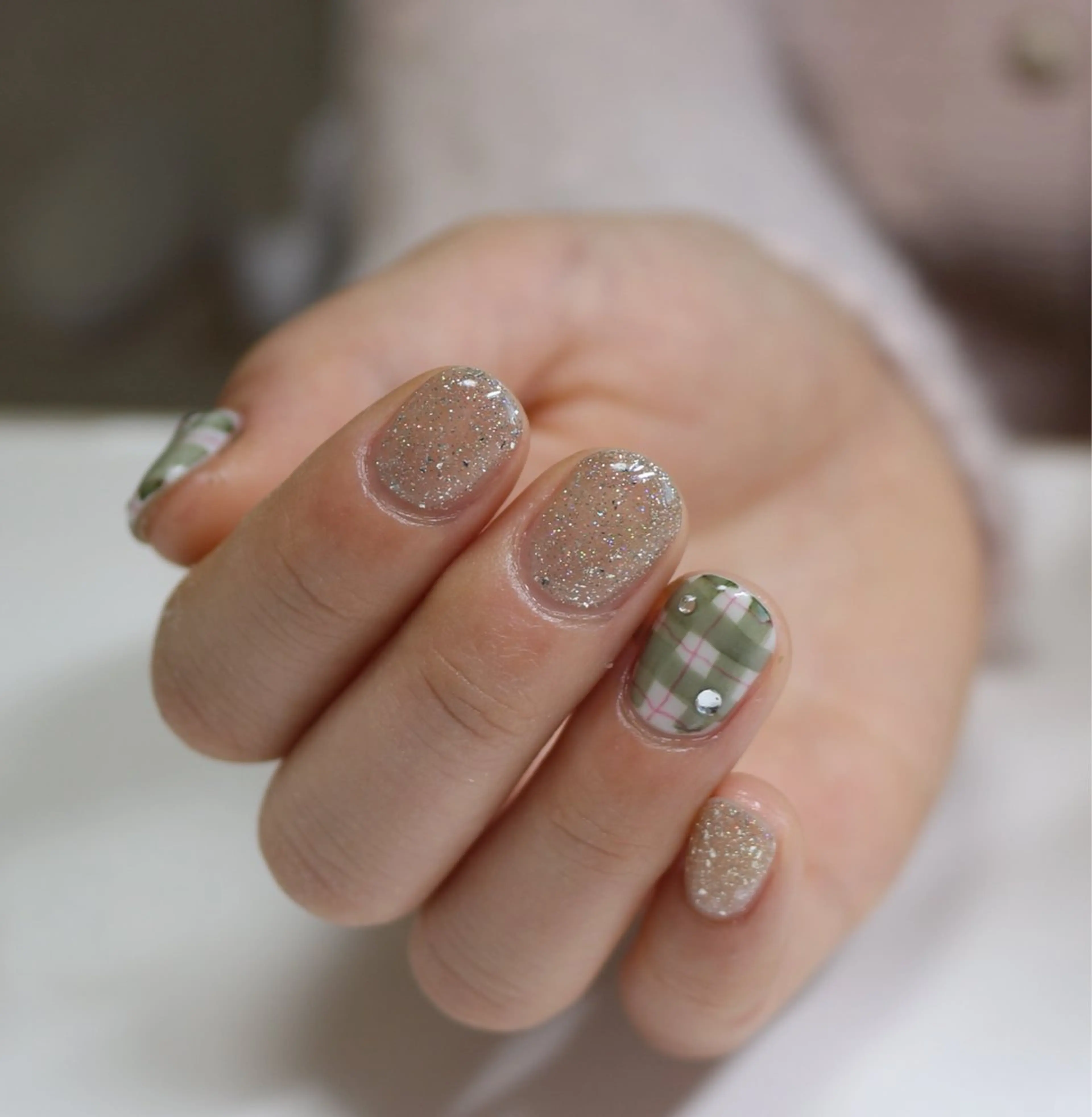 ネイル フラッシュネイル グリーン キラキラネイル 冬ネイル クリスマス ハンドネイル Baku Nailsのネイルデザイン