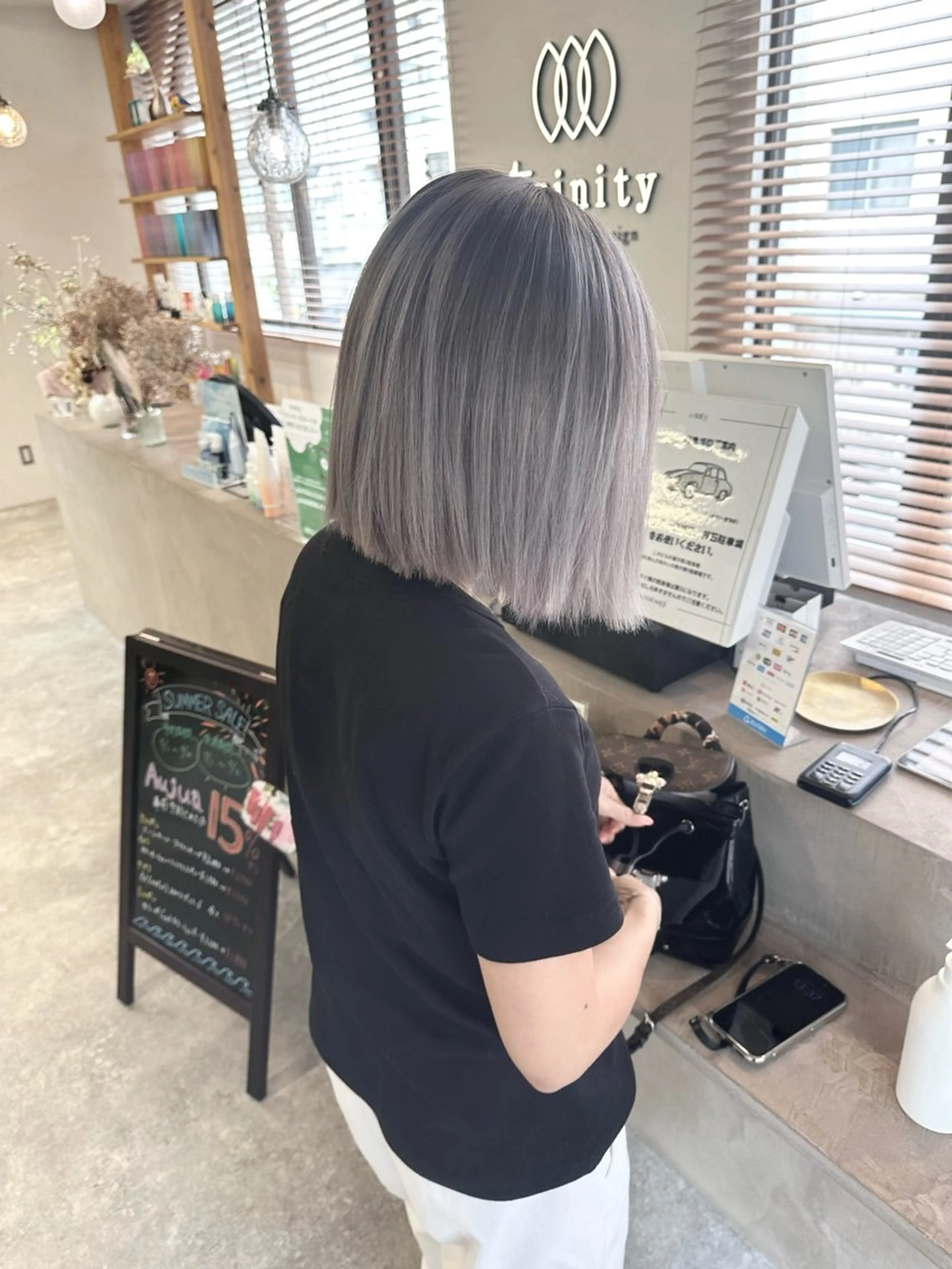 小顔似合わせカット+選べるダブルカラー【ハイトーンカラー】【インナーカラー】【デザインハイライト】+ケアトリートメントの写真