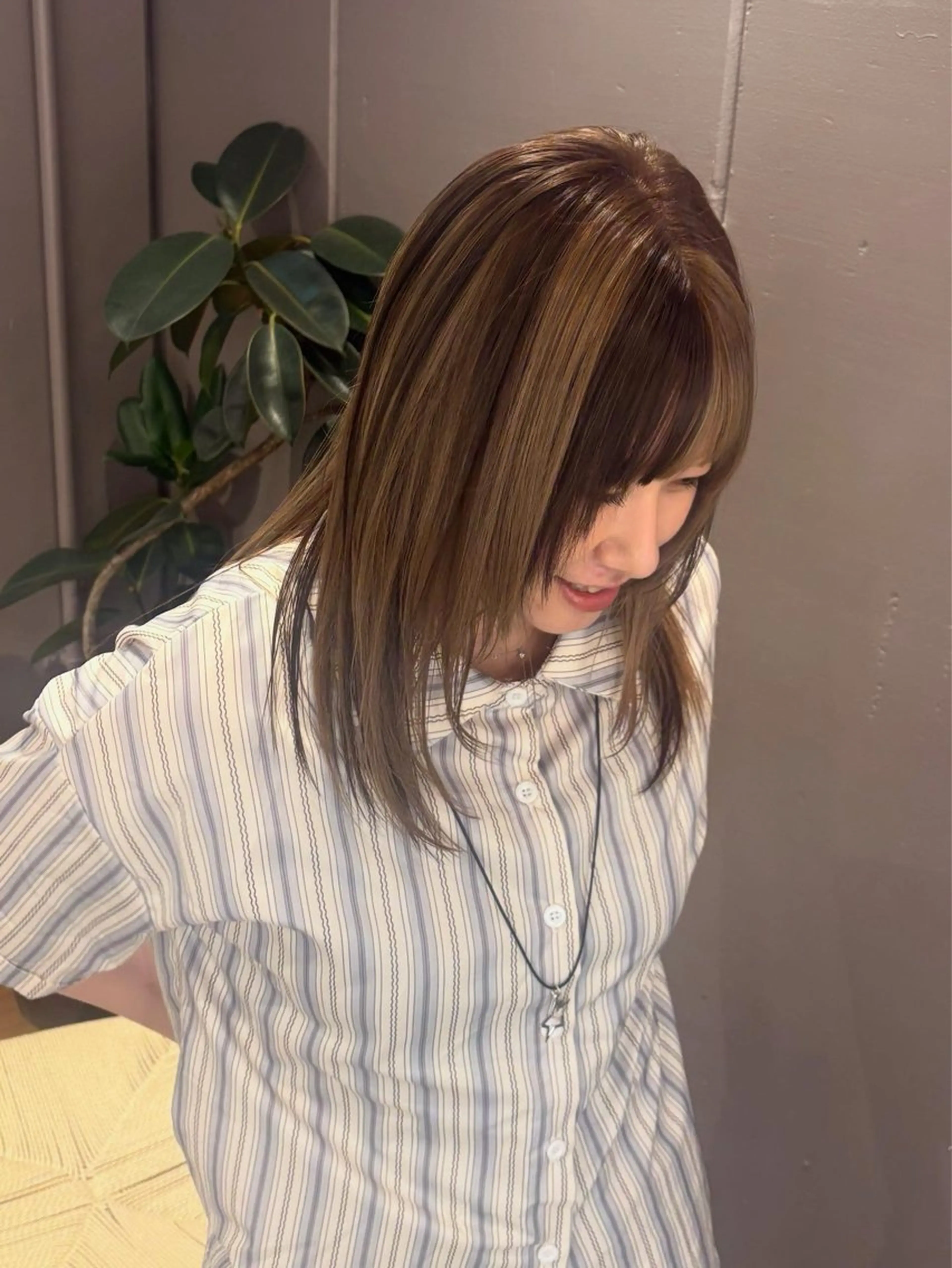 セミロング カラー ベージュカラー デザインカラー ミルクティーベージュ ヘアカラー 韓国/透明感カラー 外村さなのヘアスタイル