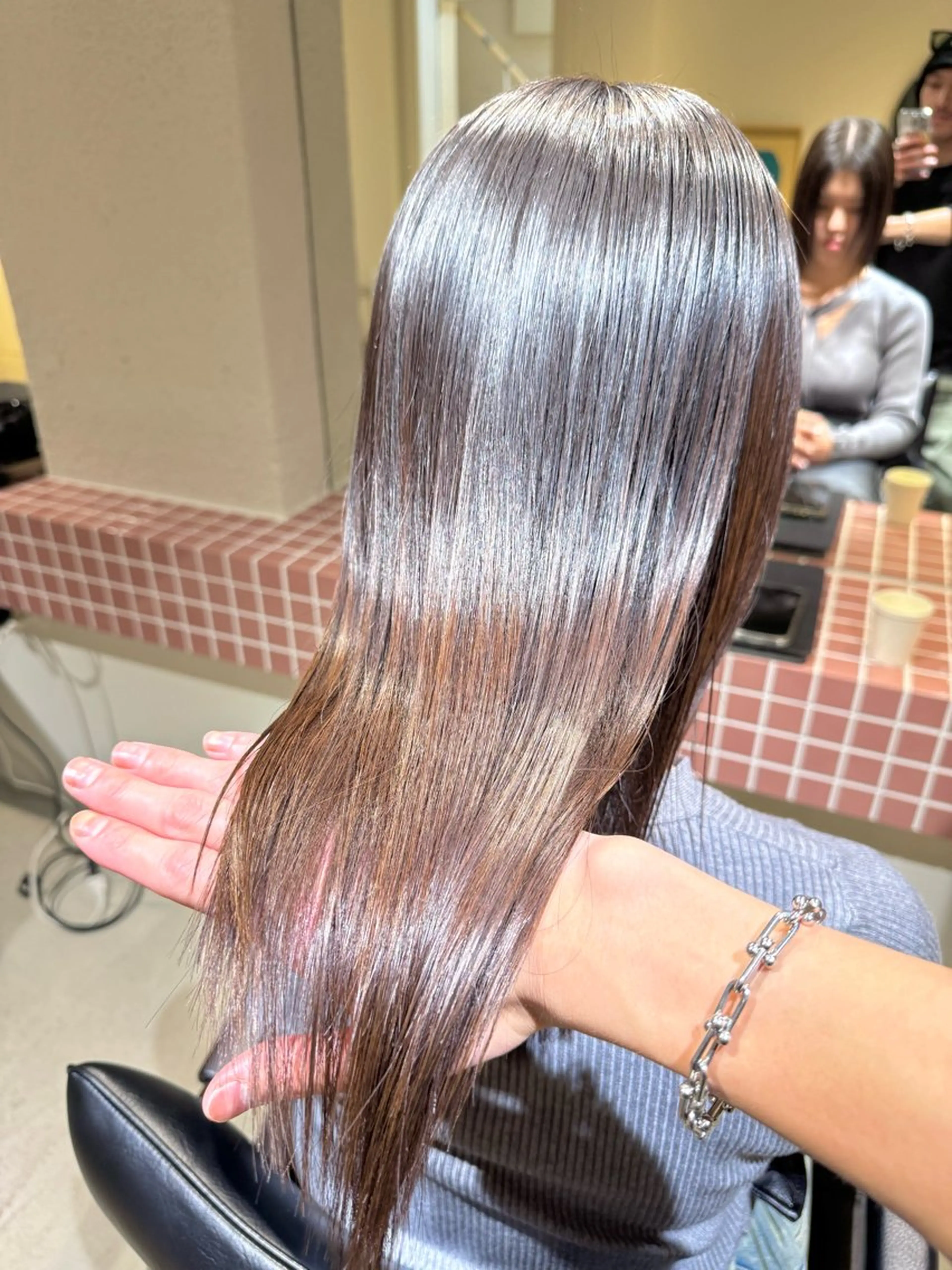 ロング 切りっぱなしボブ ショートボブ アッシュ ボブ ハイライト eto所属・髪質改善スペシャリス ト長尾勇弥/梅田中津のヘアスタイル