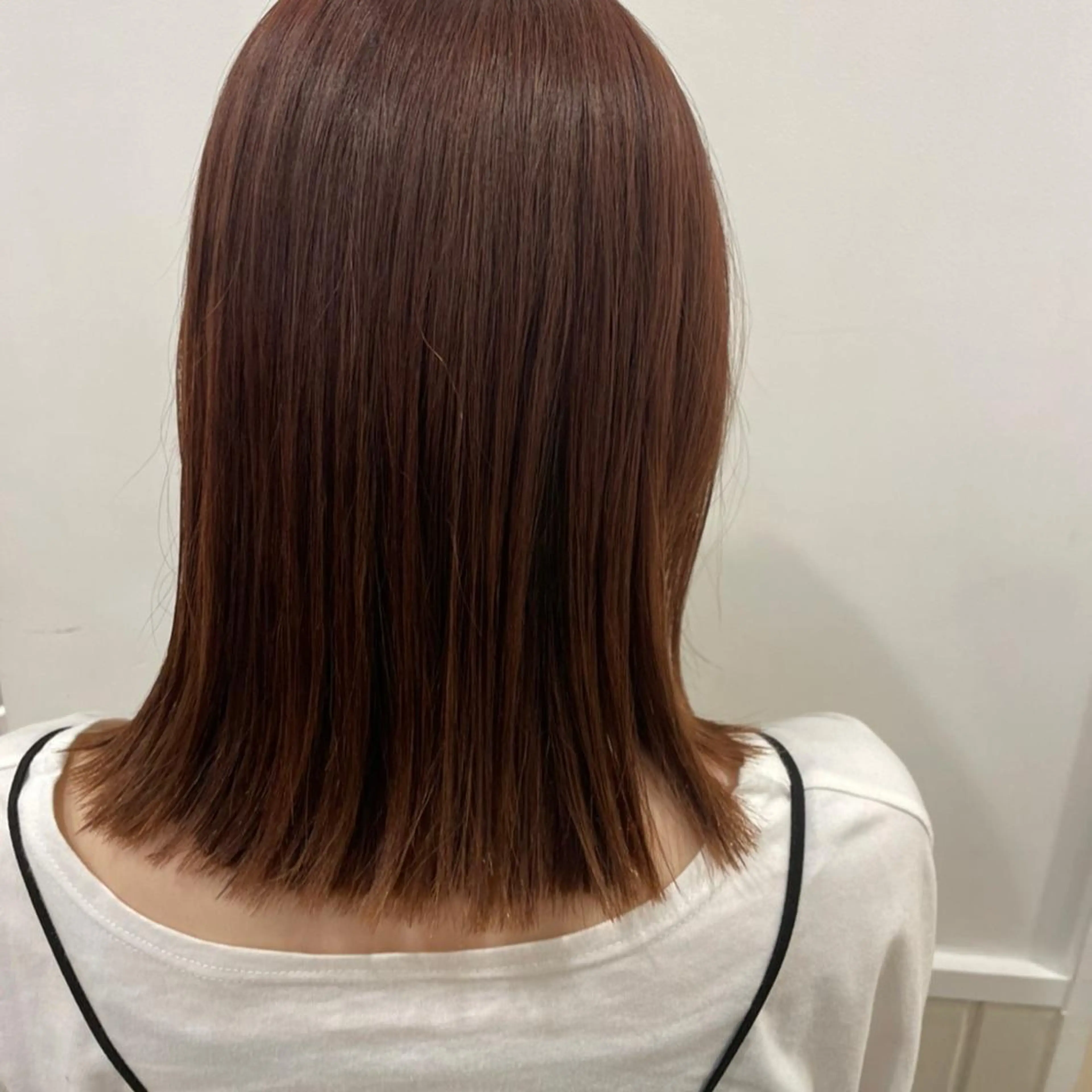 ミディアム カット ヘアカラー トリートメント ぱつっとボブ/ 小野あかねのヘアスタイル