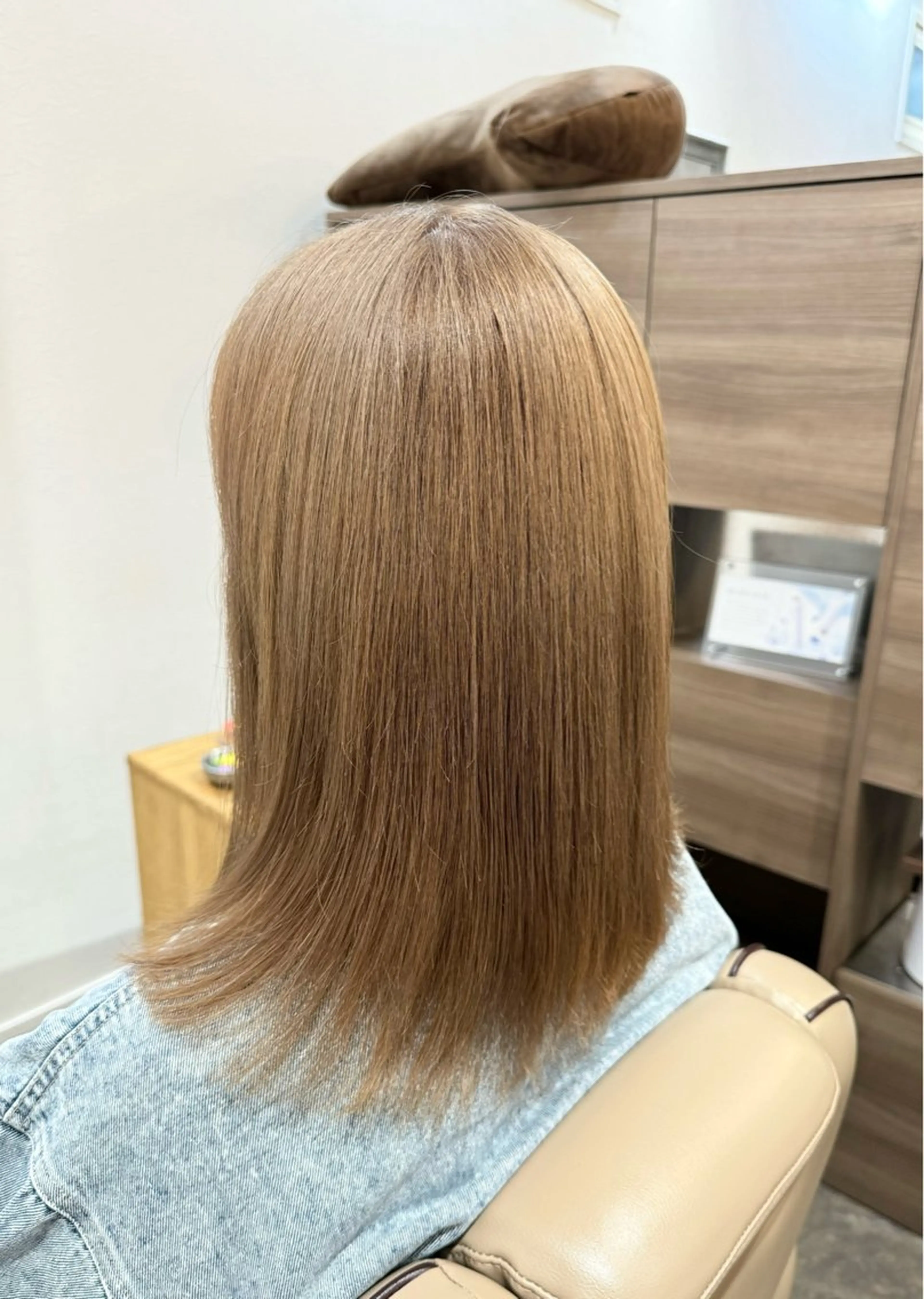 ミディアム カラー ボブレイヤー ベージュカラー ブリーチ ケアブリーチ デザインカラー Salon de Qualia(サロンドクオリア)所属・Salon de Qualia杉下　涼のヘアスタイル